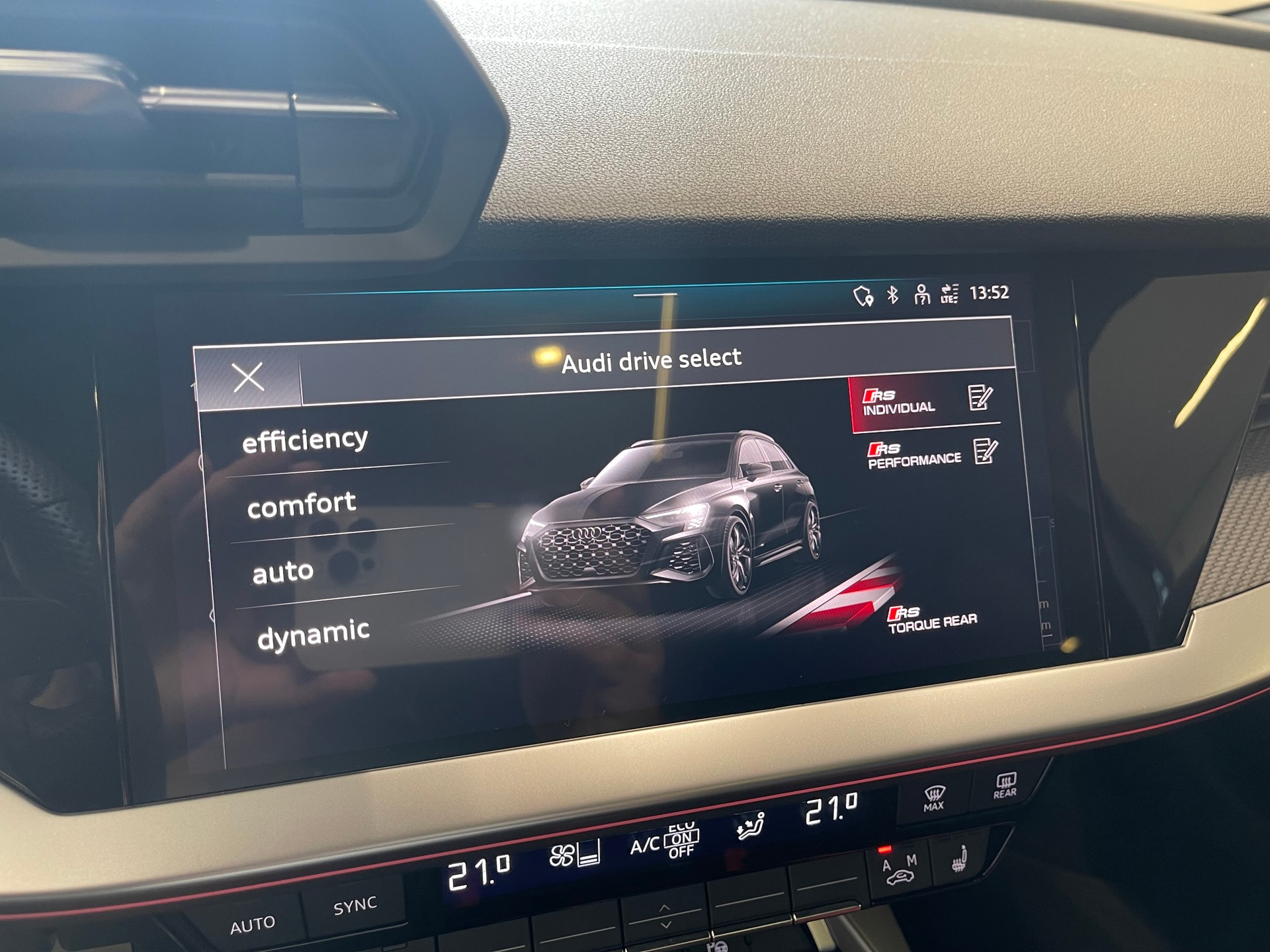 AUDI RS3 Sportback 2.5 TSI quattro S-tronic-image-27