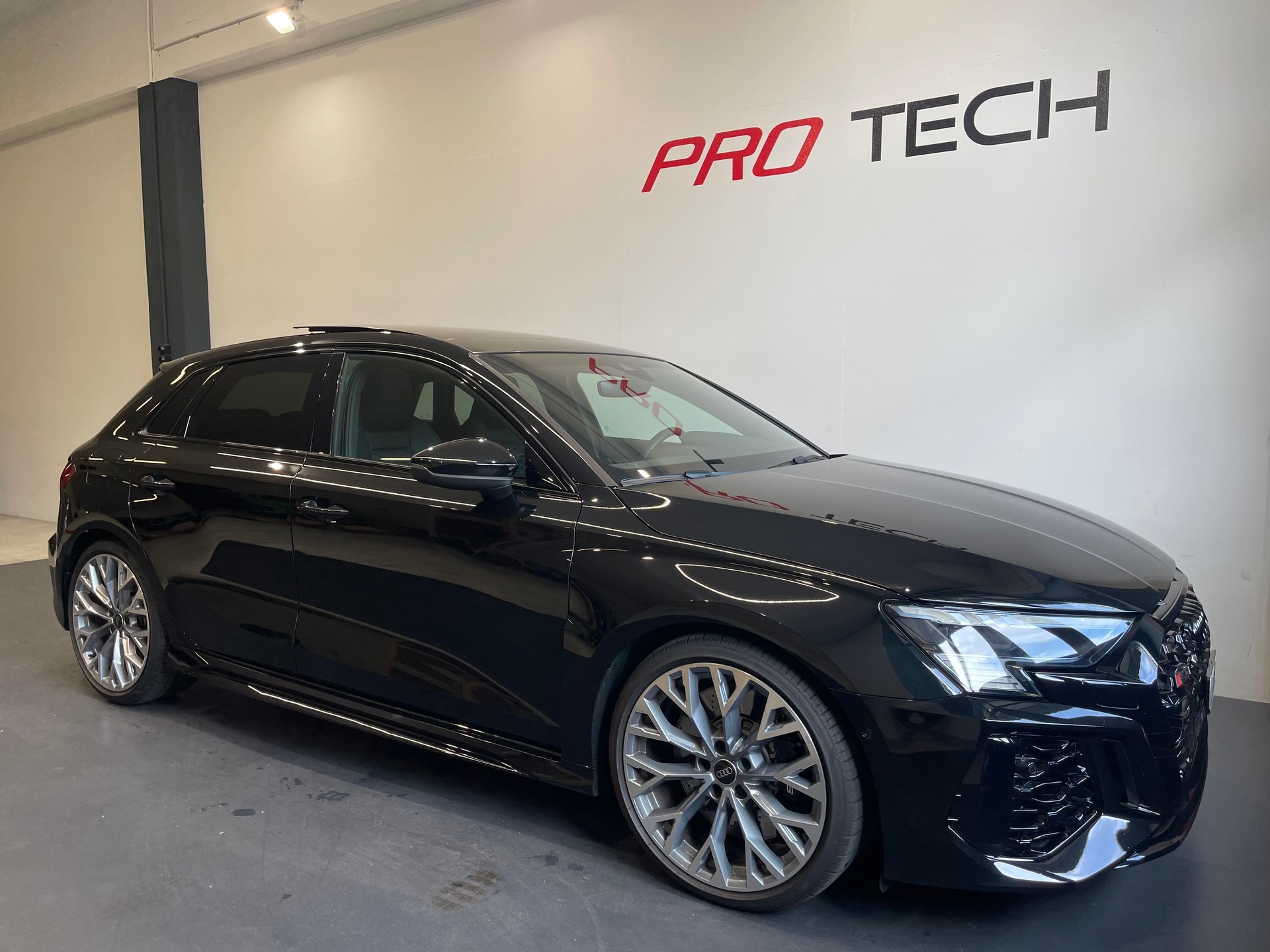 AUDI RS3 Sportback 2.5 TSI quattro S-tronic-image-0