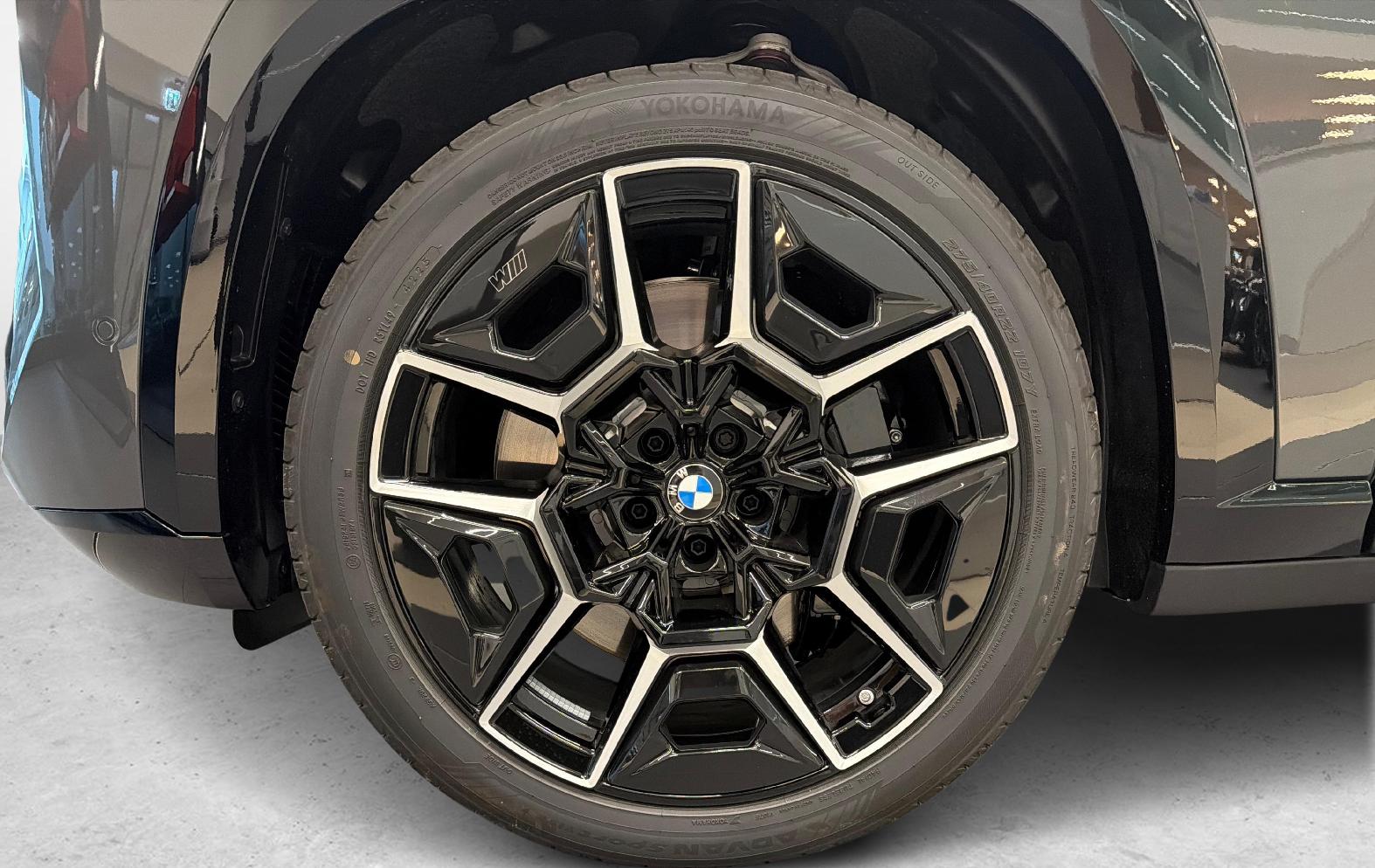 BMW XM 50e Plug-in Hybrid-image-8