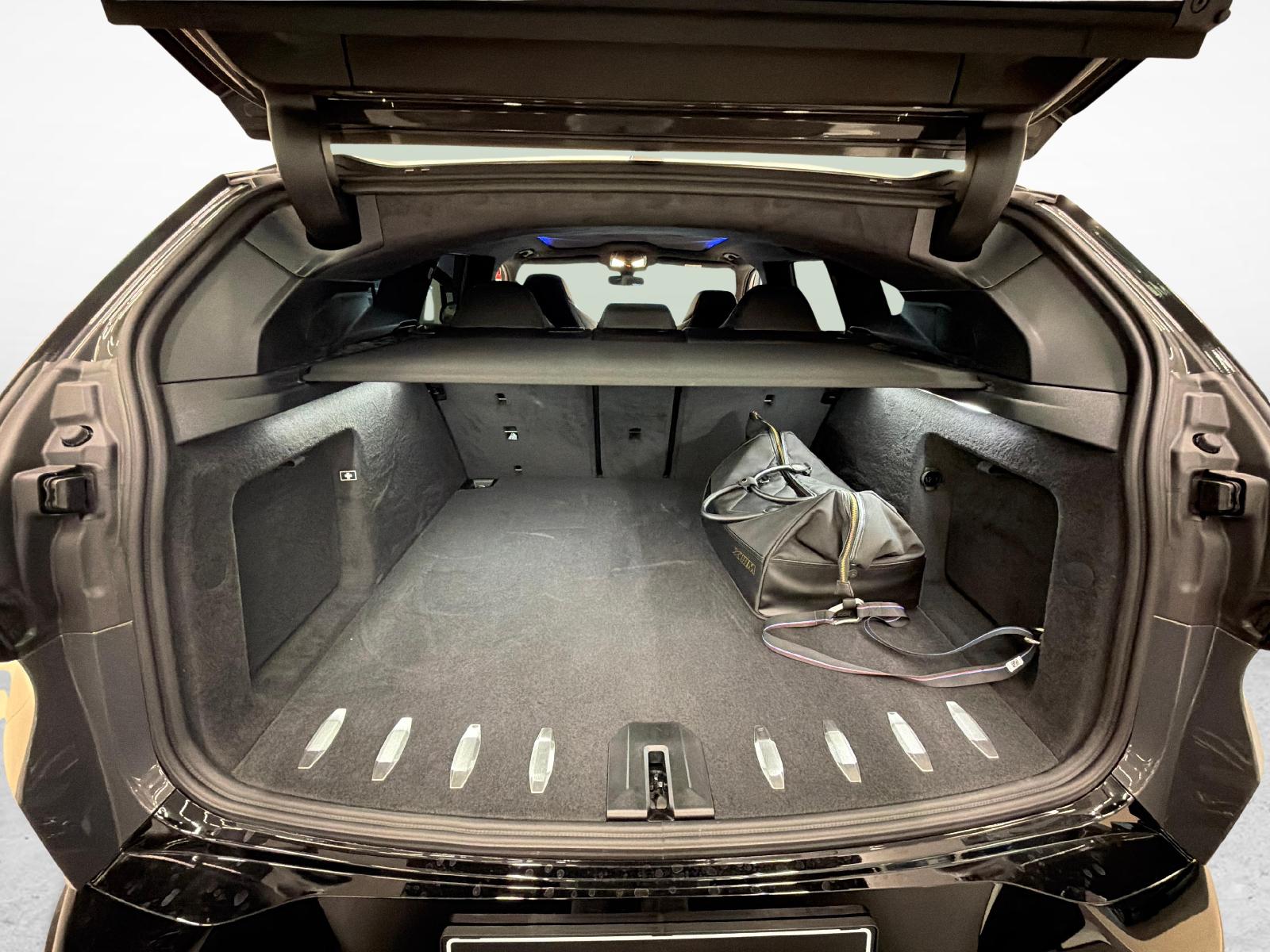 BMW XM 50e Plug-in Hybrid-image-18