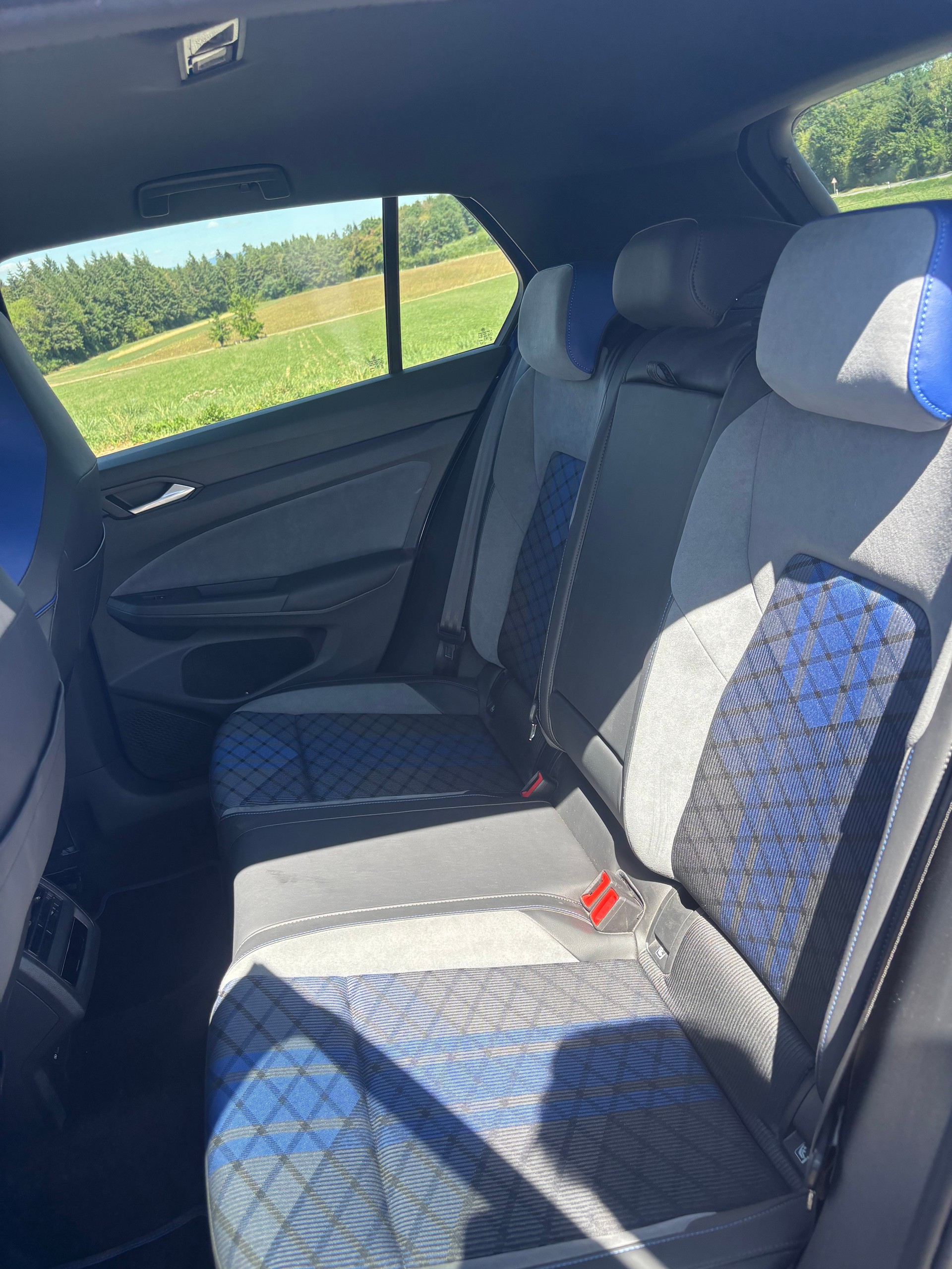 VW 2.0 TSI R DSG 4motion-image-8