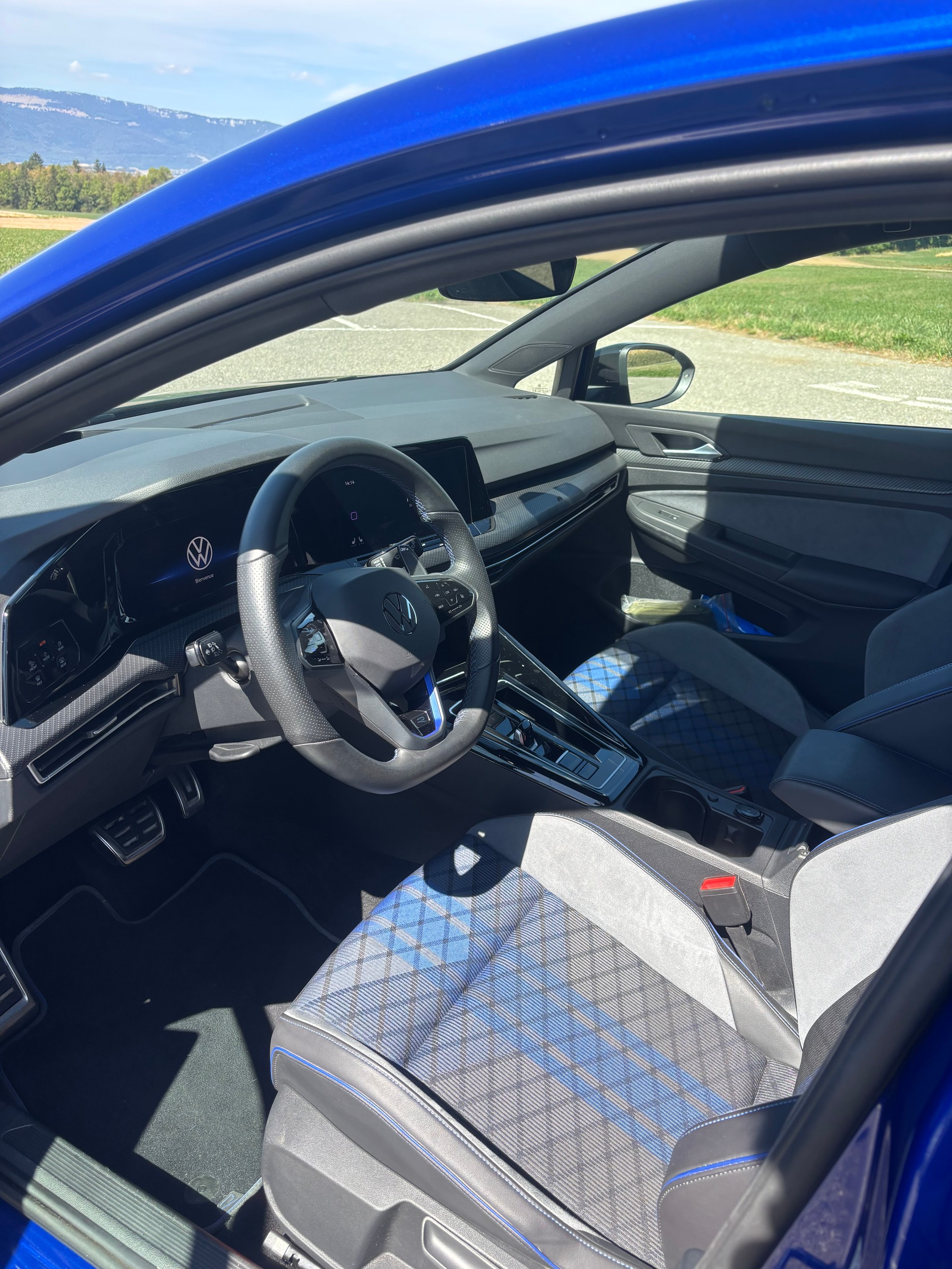VW 2.0 TSI R DSG 4motion-image-5