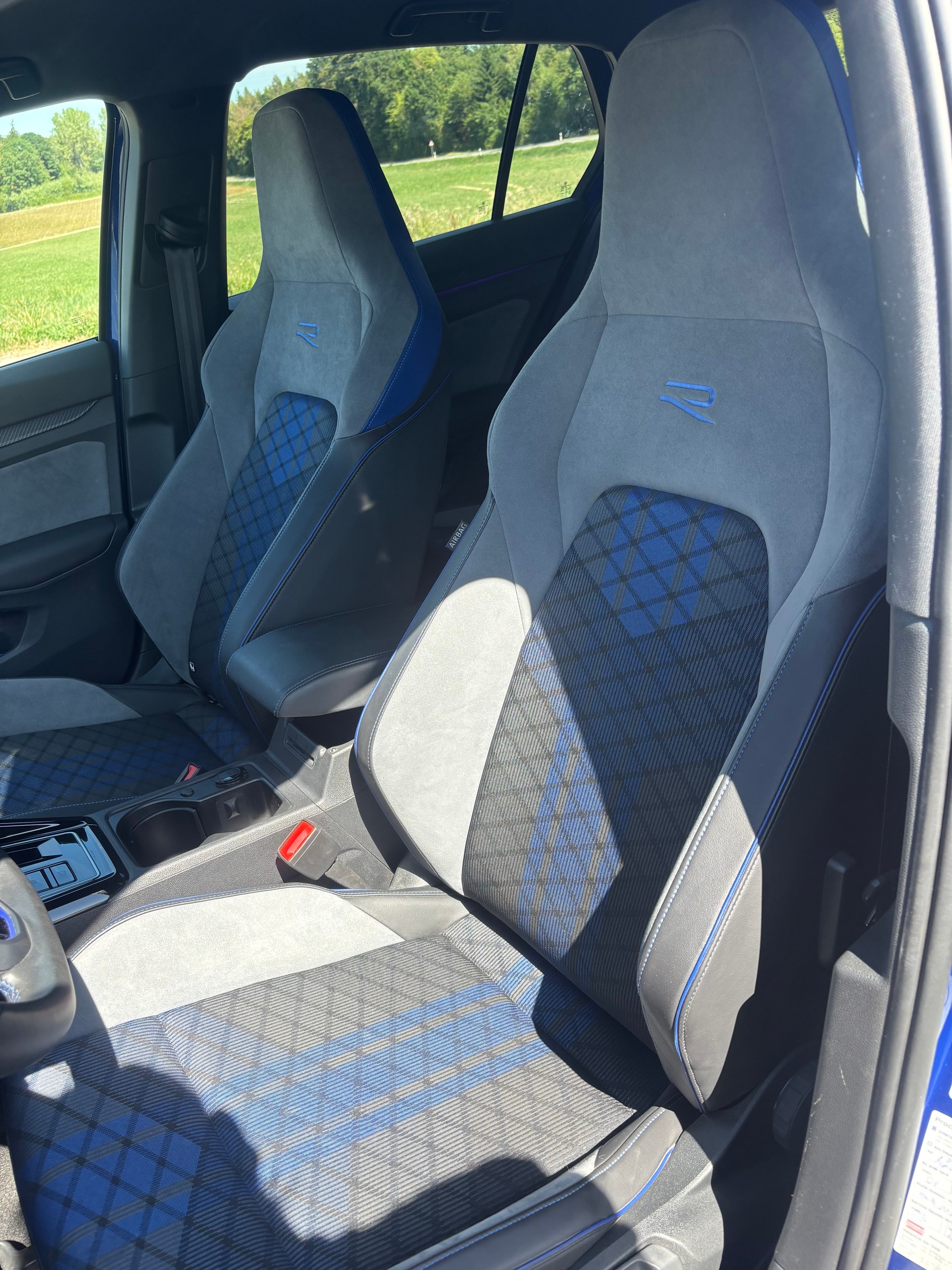 VW 2.0 TSI R DSG 4motion-image-6