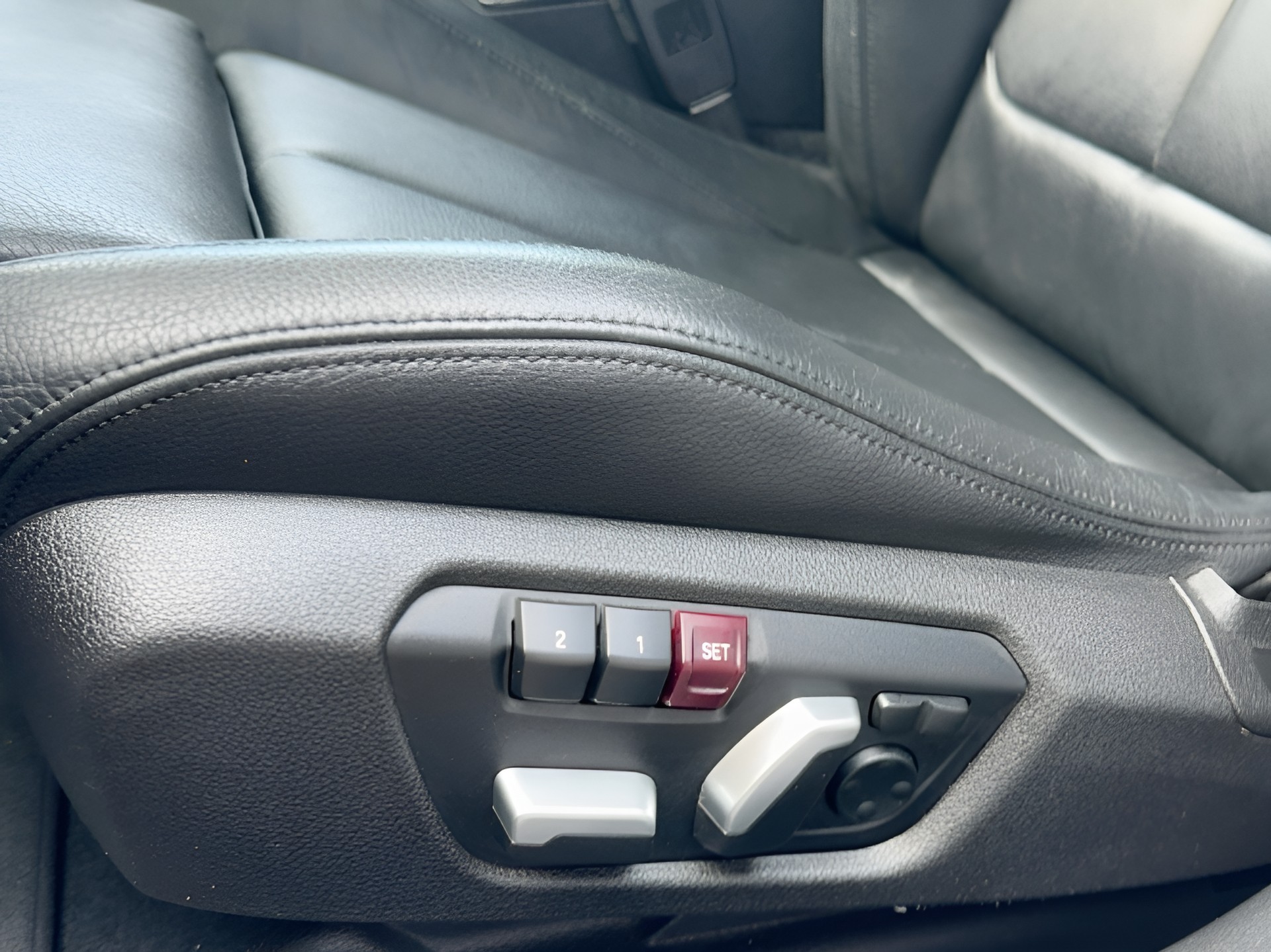 BMW M140i xDrive Steptronic-image-10