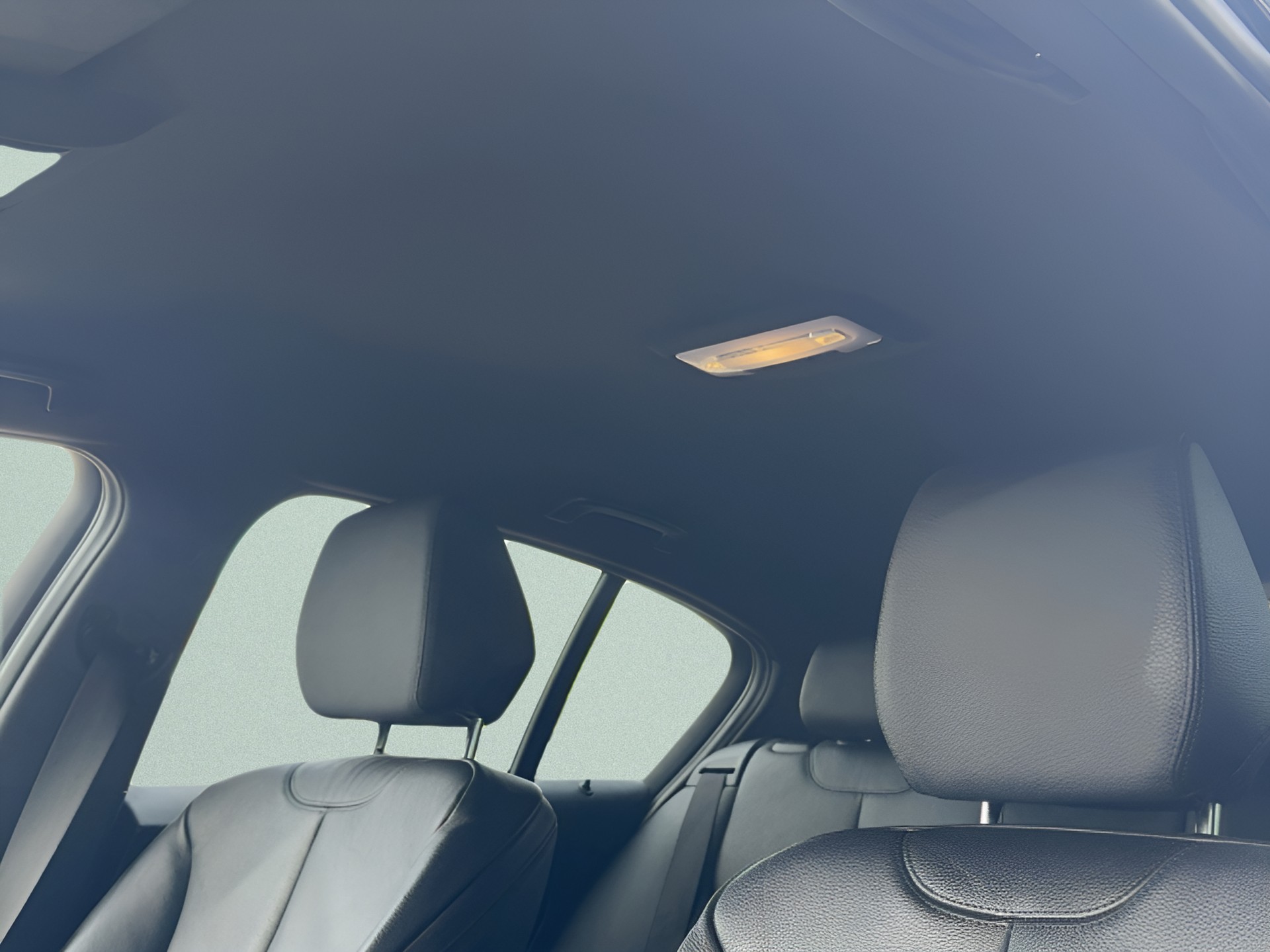 BMW M140i xDrive Steptronic-image-11