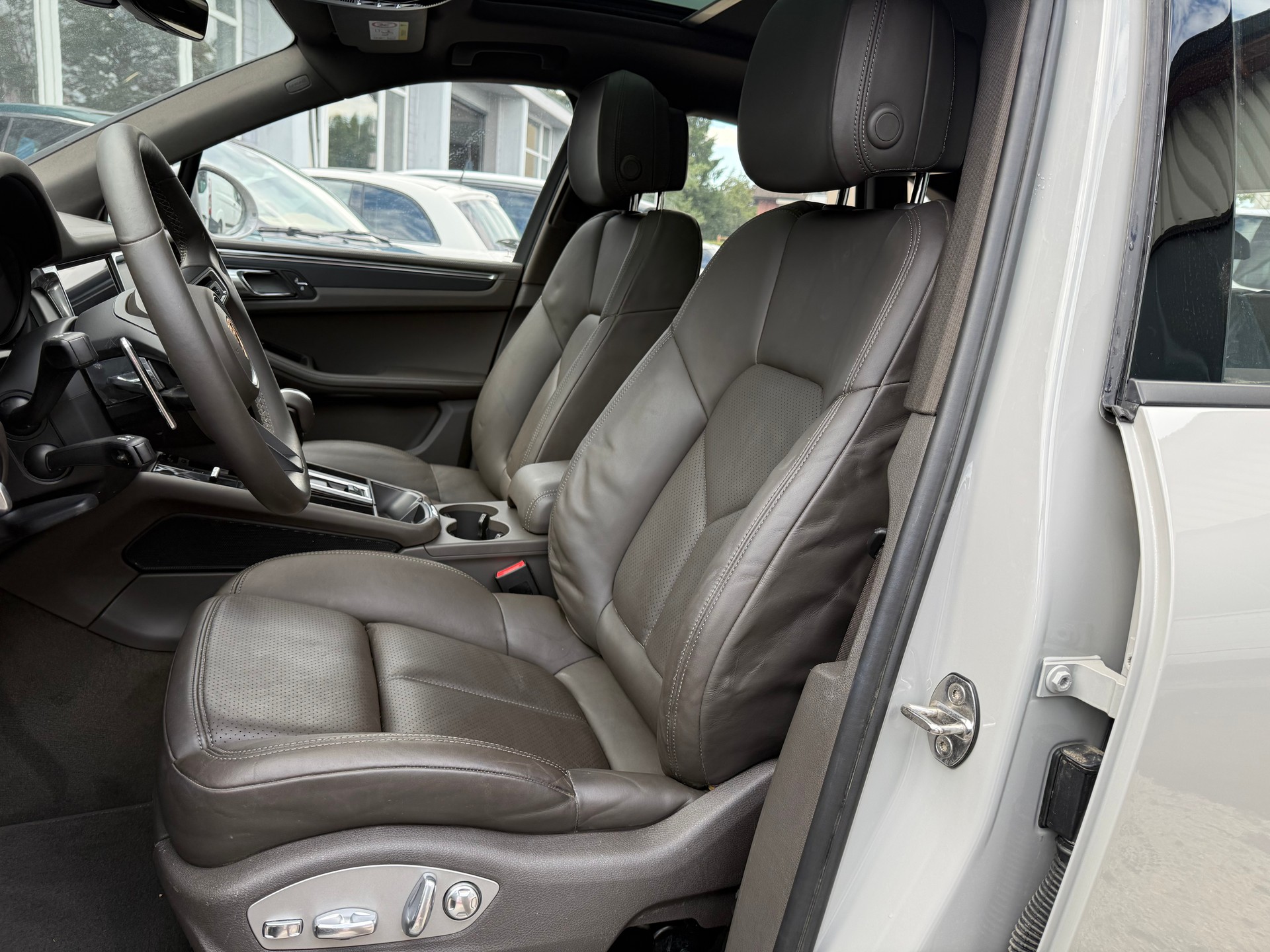 PORSCHE Macan T PDK-image-7