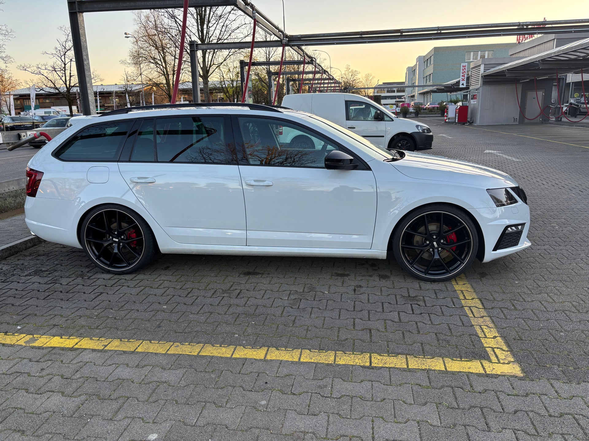 SKODA 2.0 TDI 184 RS 4x4 DSG-image-2