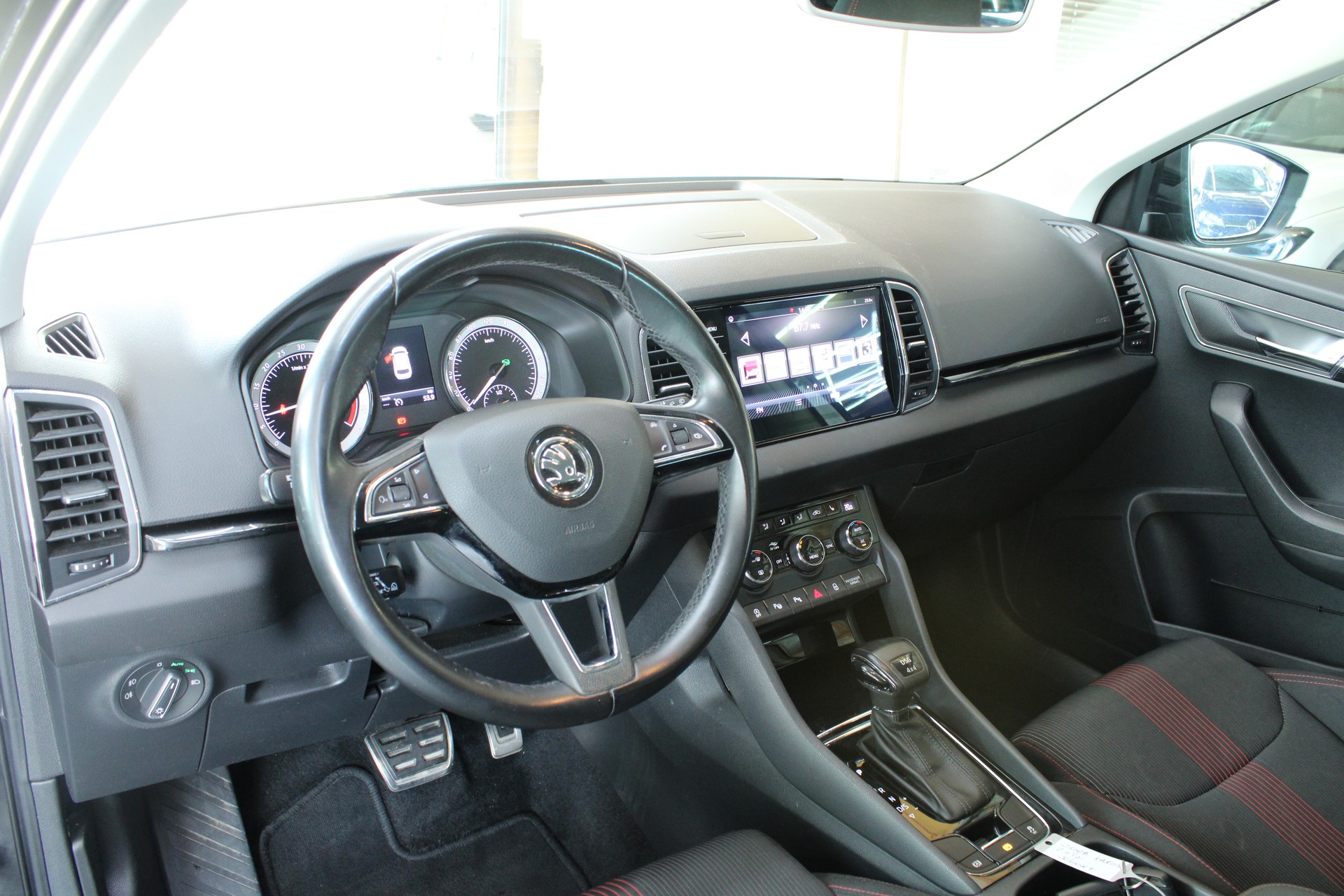 SKODA Karoq 2.0 TDI CR Style 4x4 DSG-image-8