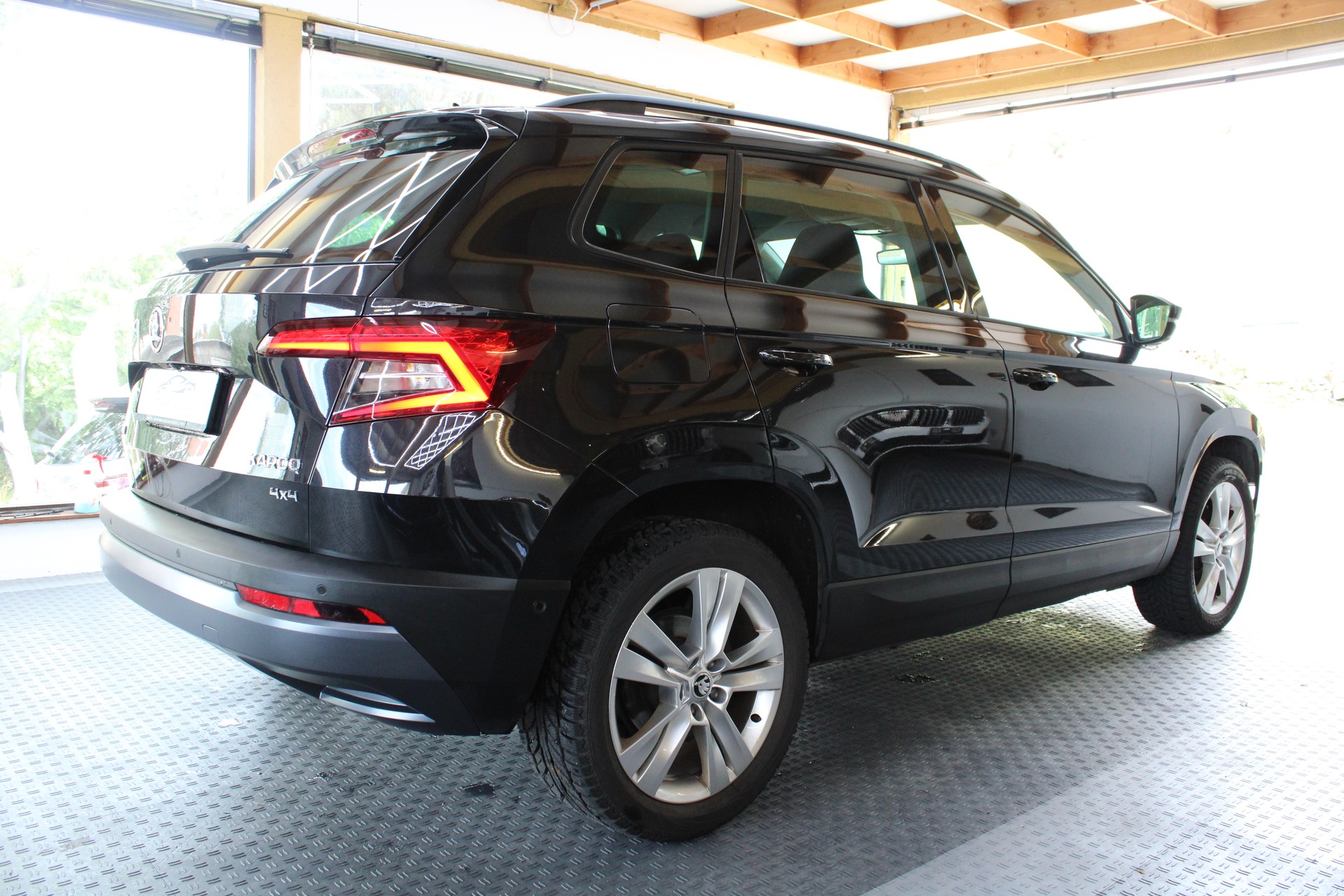 SKODA Karoq 2.0 TDI CR Style 4x4 DSG-image-4