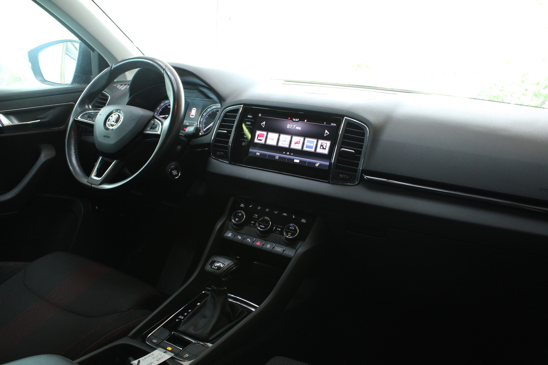SKODA Karoq 2.0 TDI CR Style 4x4 DSG-image-10