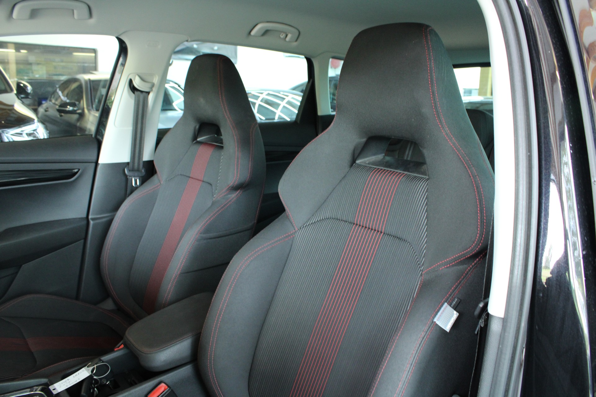 SKODA Karoq 2.0 TDI CR Style 4x4 DSG-image-11