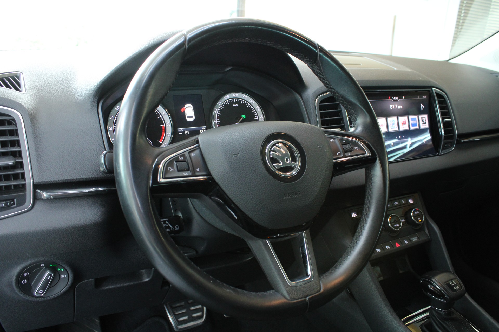 SKODA Karoq 2.0 TDI CR Style 4x4 DSG-image-9