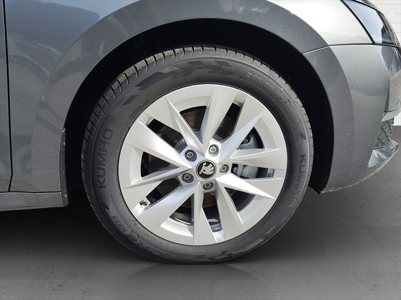 SKODA Octavia Combi-image-10