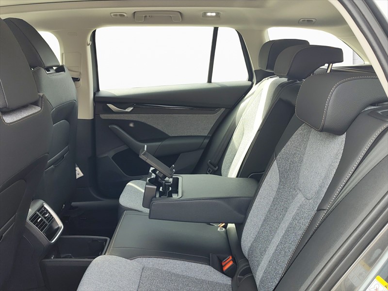 SKODA Octavia Combi-image-6
