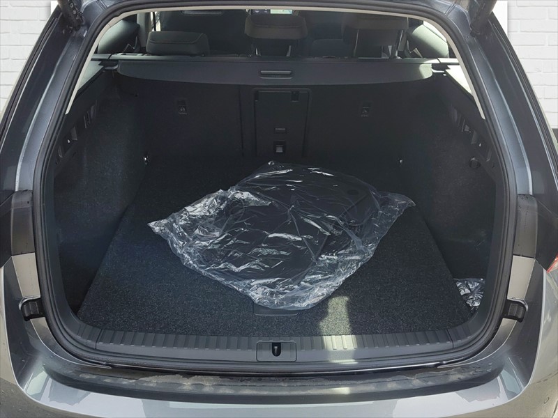 SKODA Octavia Combi-image-9