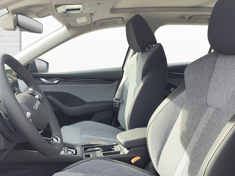 SKODA Octavia Combi-image-4