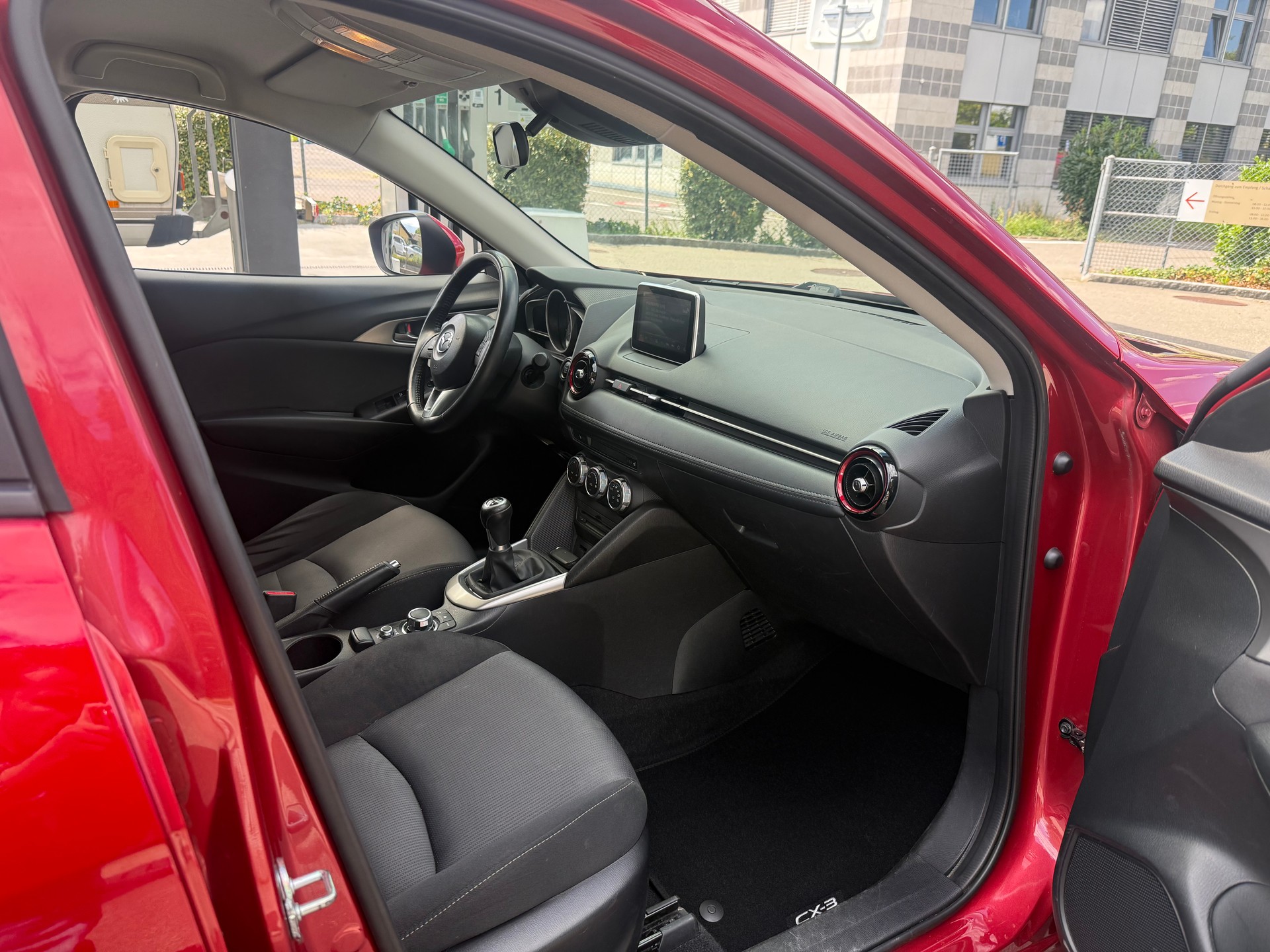 MAZDA CX-3 2.0 Ambition FWD / Frisch ab MFK / 1 Jahr Garantie / 8-fach Alu / Rückfahrkamera / Sitzheizung-image-6