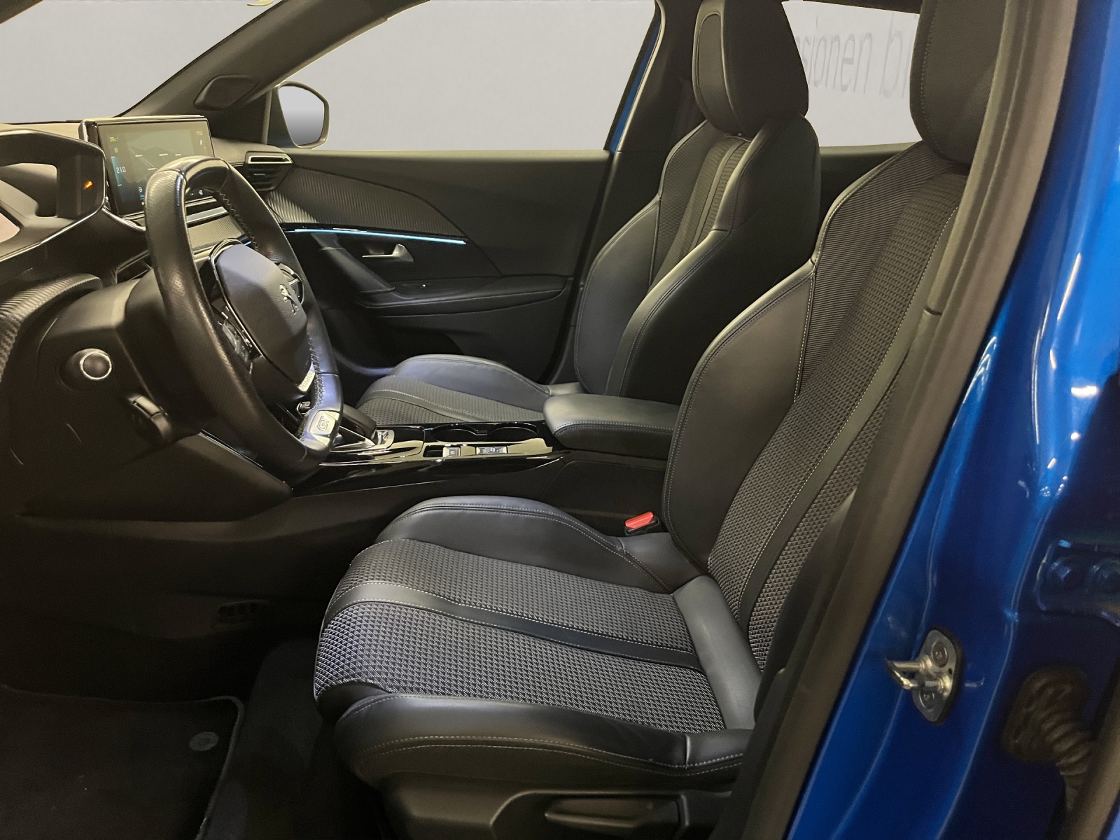 PEUGEOT 2008 e-GT Line-image-6