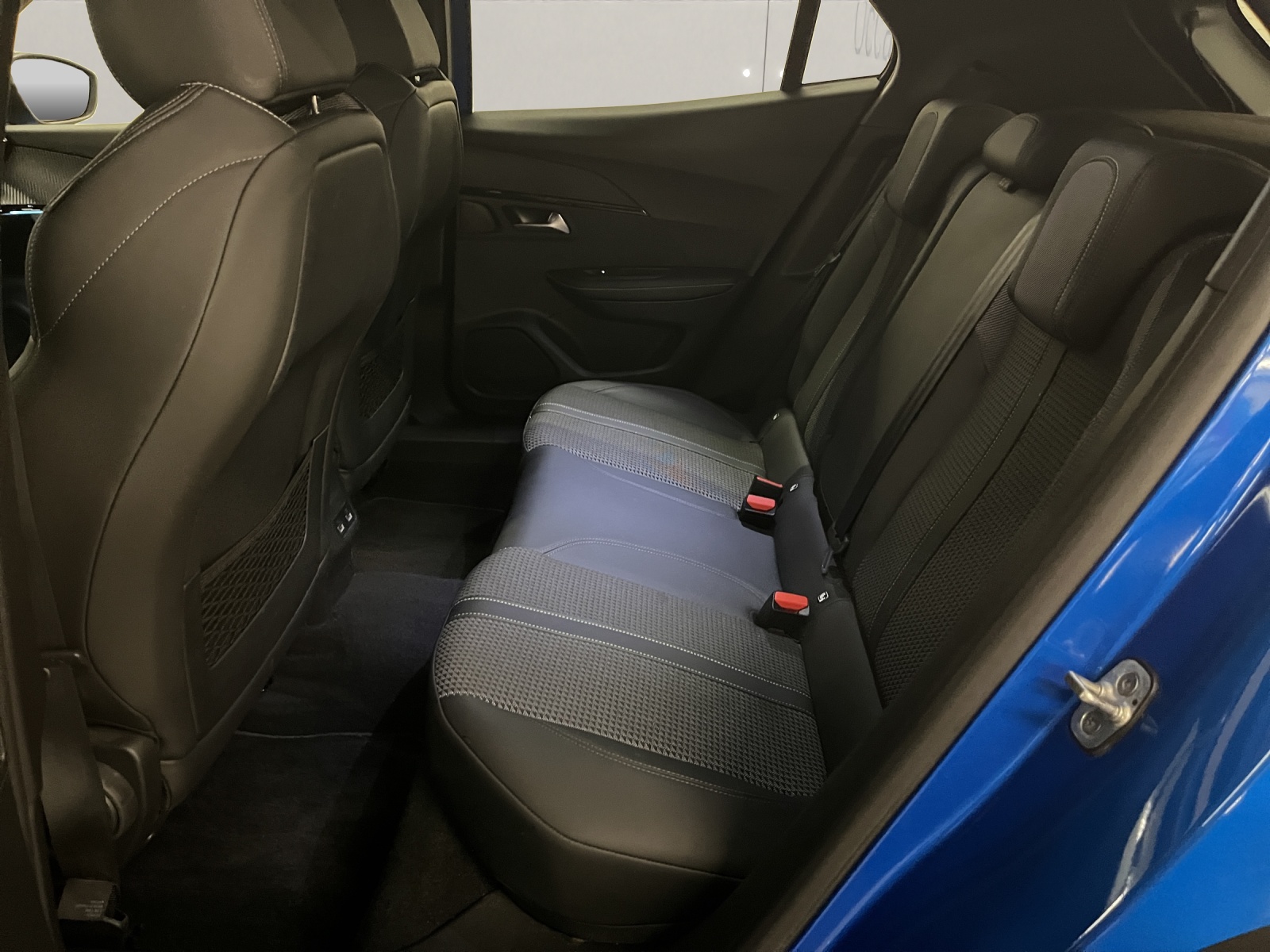 PEUGEOT 2008 e-GT Line-image-13