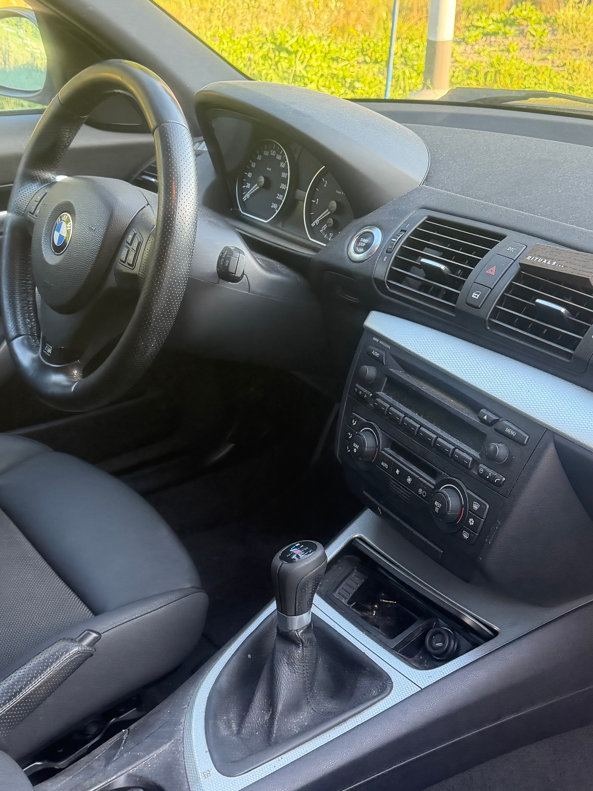 BMW 120i-image-7