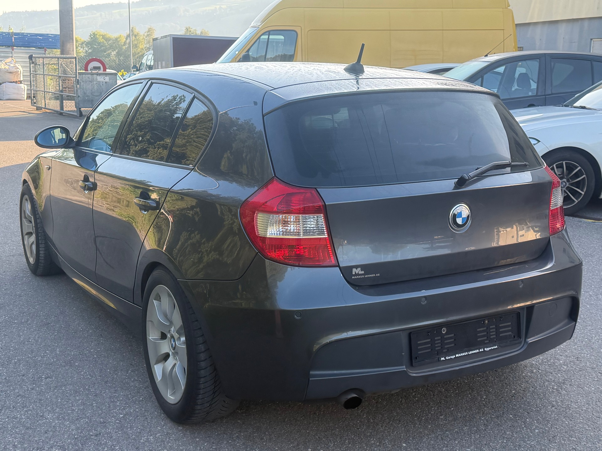 BMW 120i-image-3