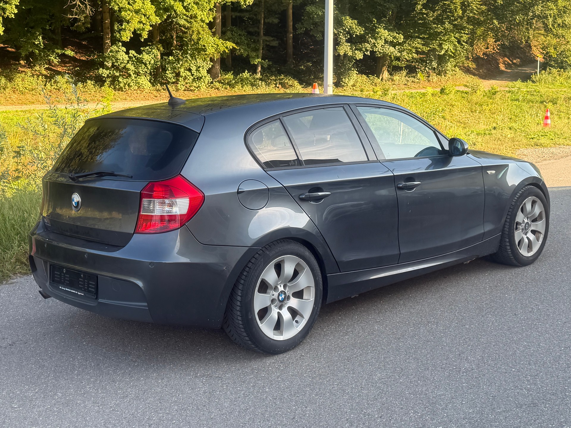 BMW 120i-image-4