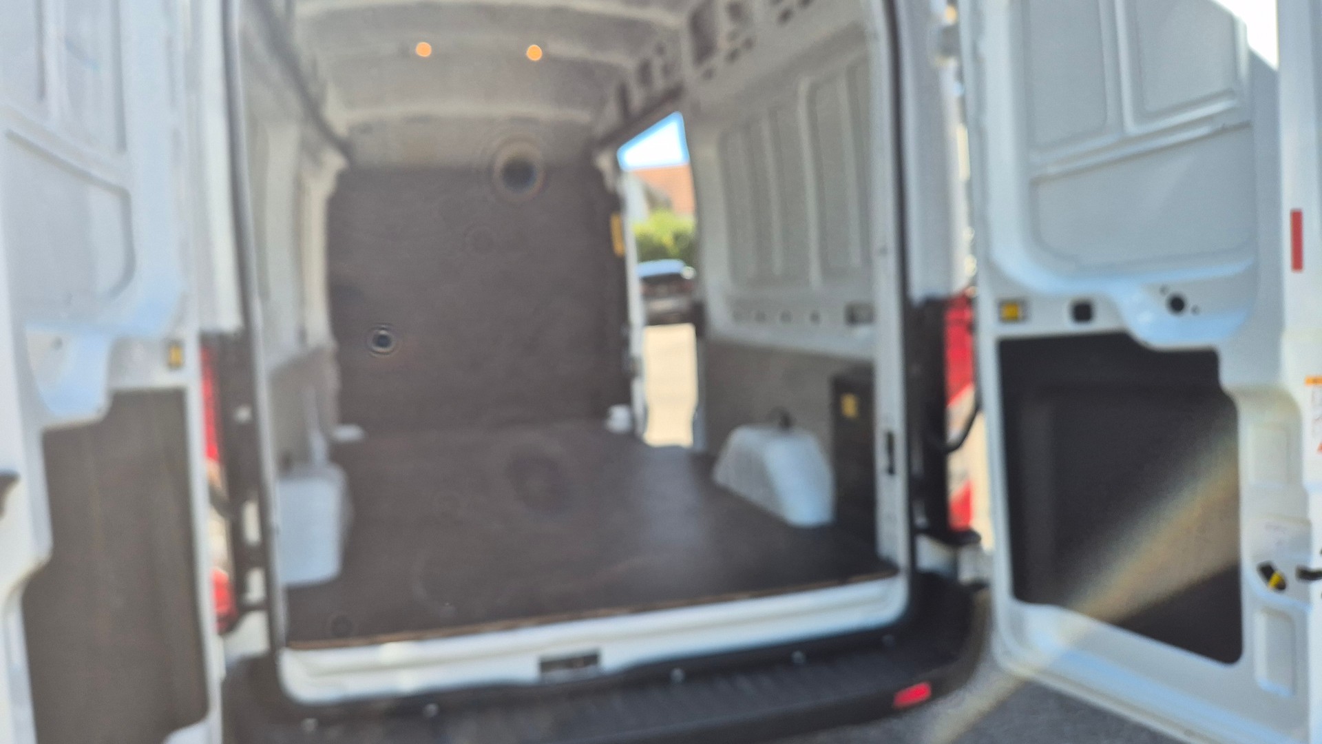 FORD E-Transit Van 350 L3 Trend RWD 68kWh-image-6