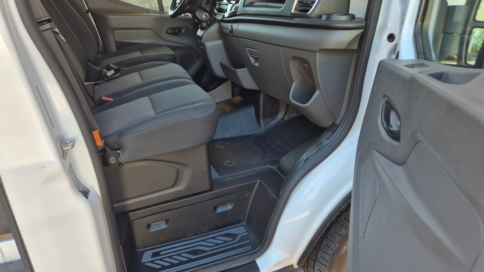 FORD E-Transit Van 350 L3 Trend RWD 68kWh-image-9