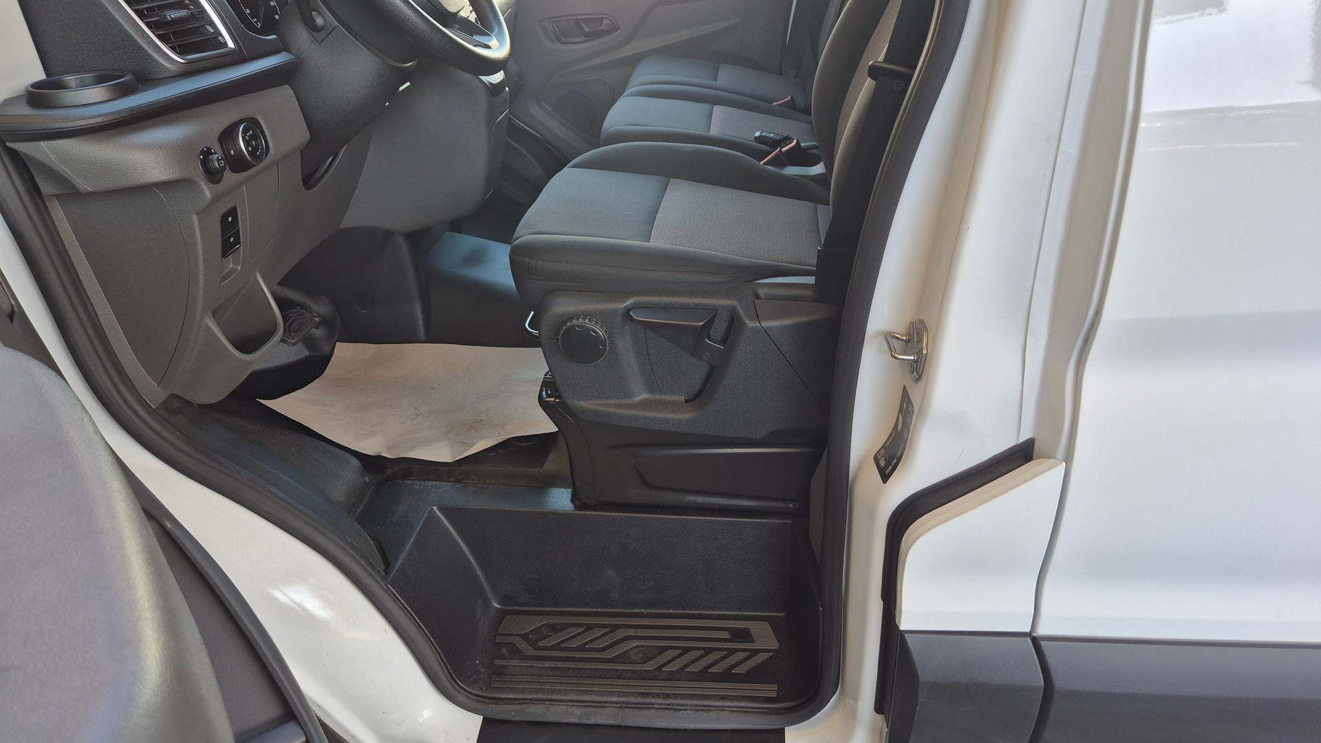 FORD E-Transit Van 350 L3 Trend RWD 68kWh-image-8