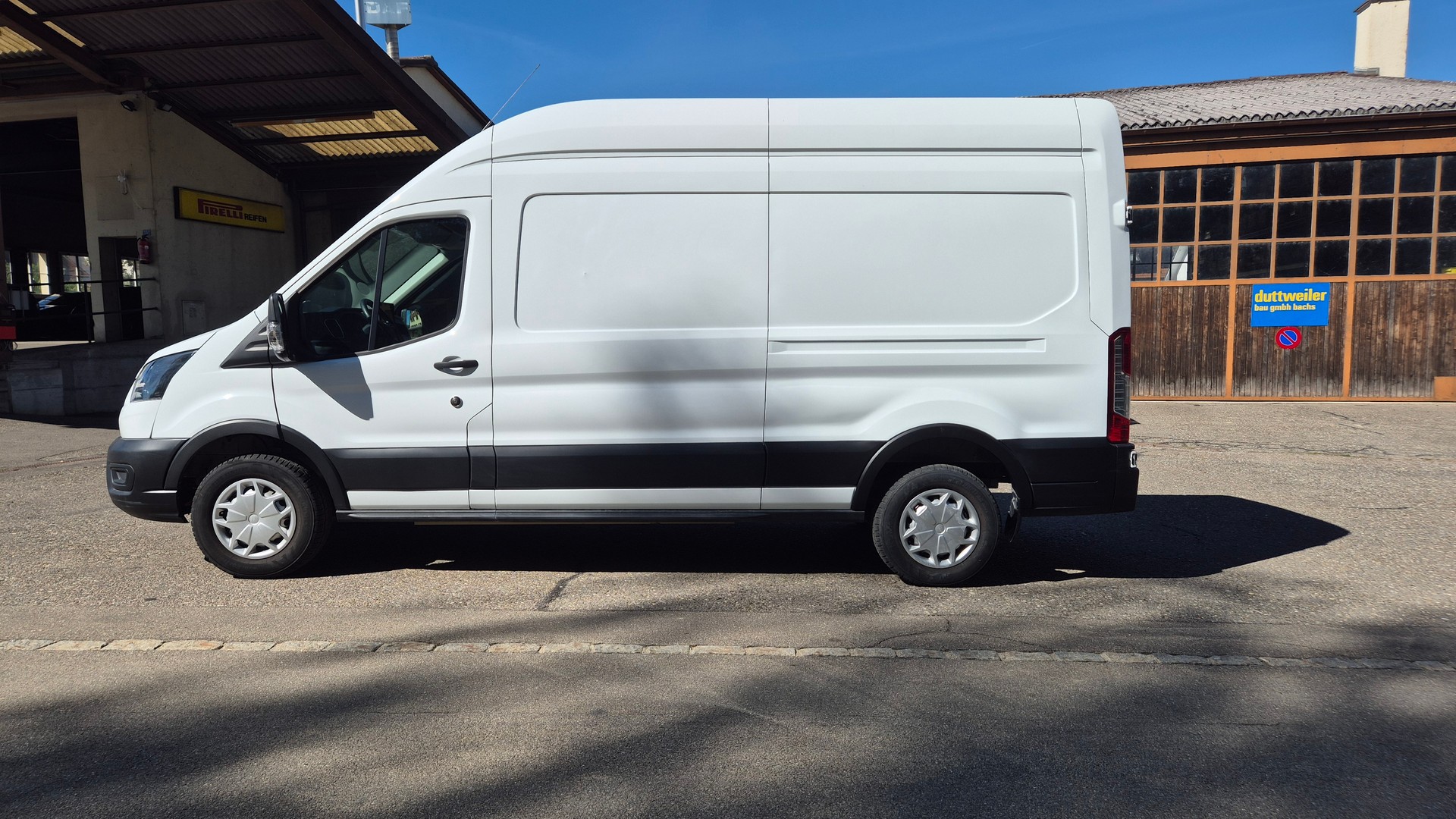 FORD E-Transit Van 350 L3 Trend RWD 68kWh-showroom-element-1