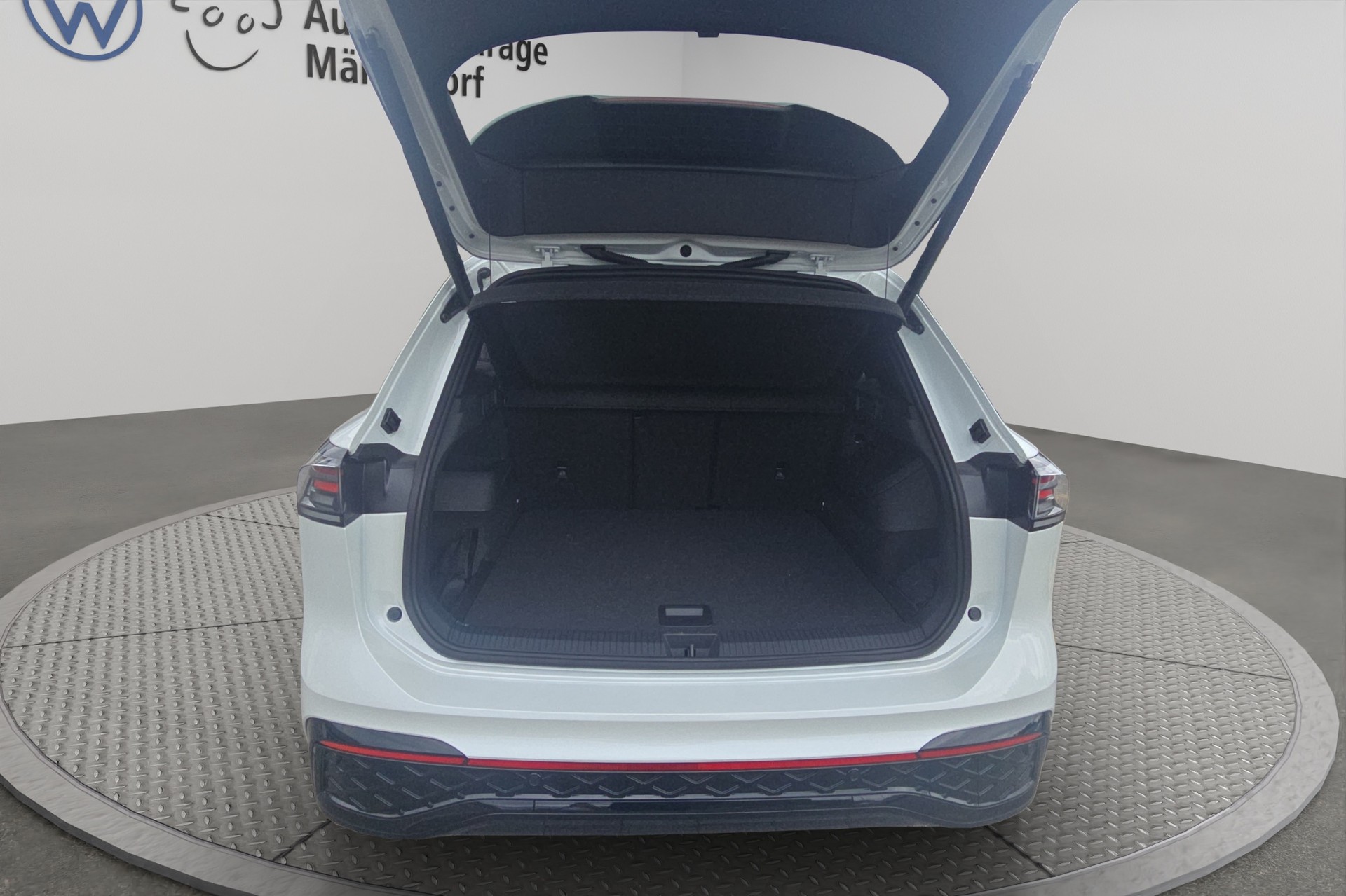 VW Tiguan 2.0 TSI DSG R-Line 4Motion-image-8