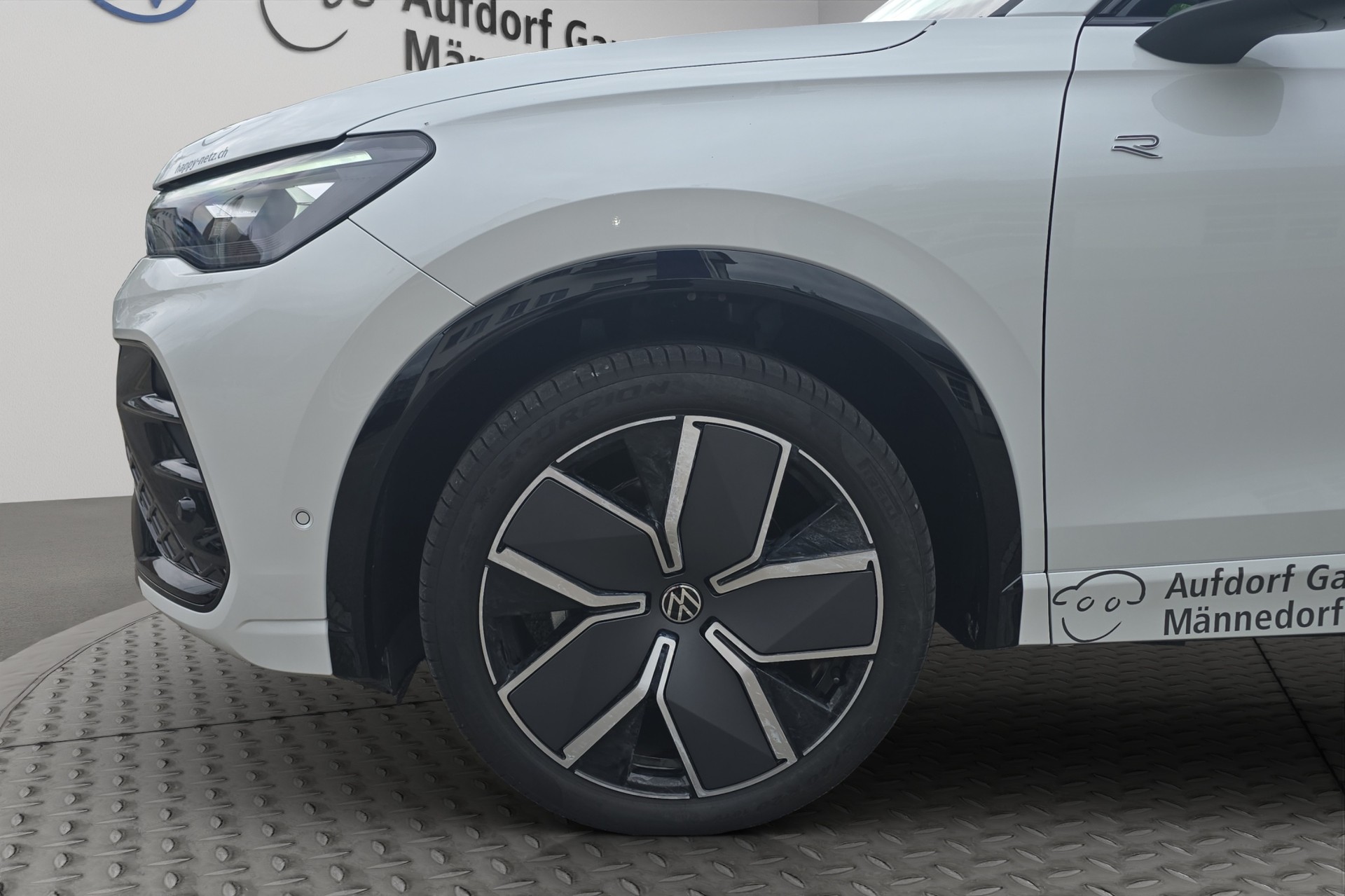 VW Tiguan 2.0 TSI DSG R-Line 4Motion-image-11