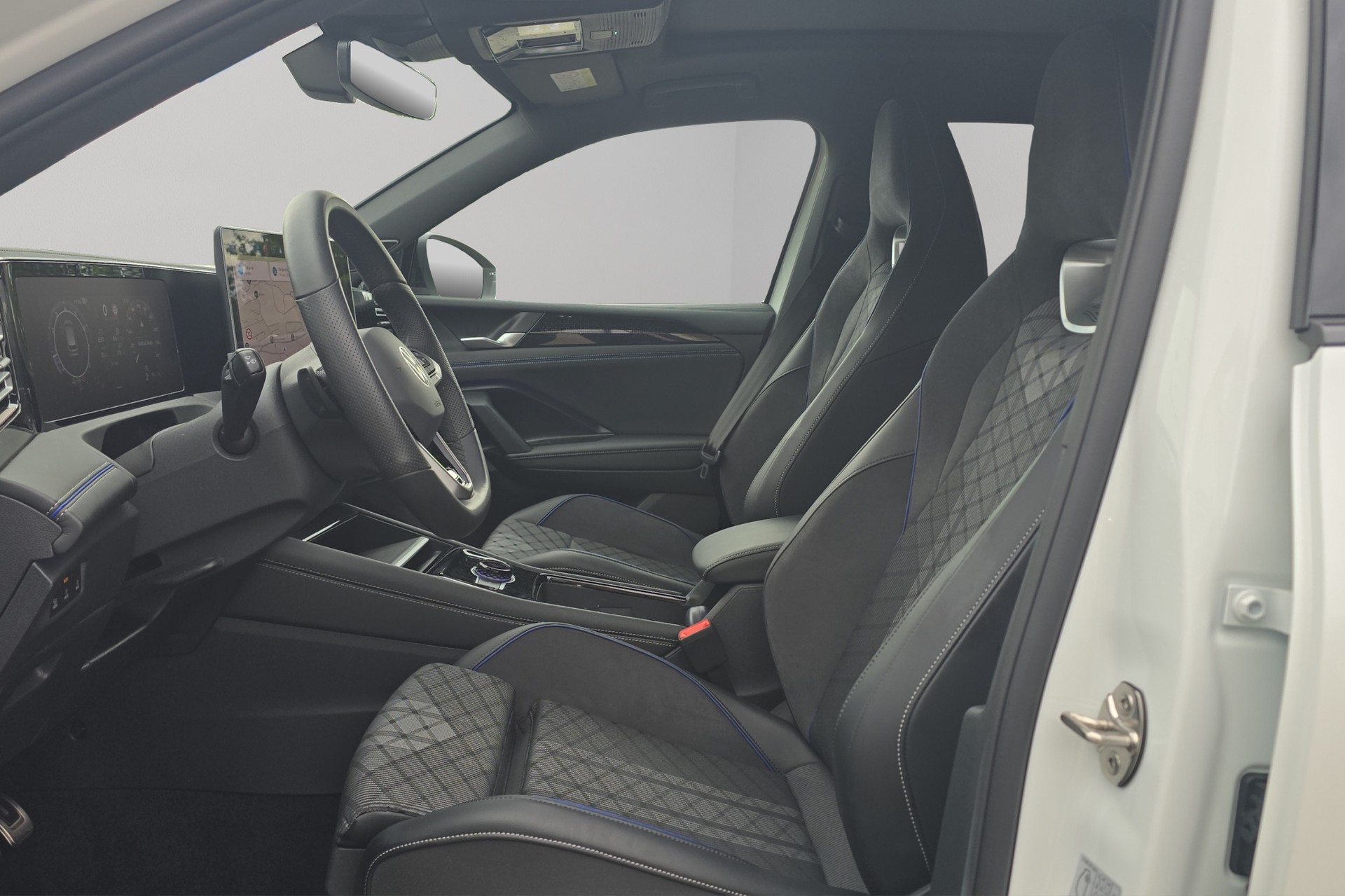 VW Tiguan 2.0 TSI DSG R-Line 4Motion-image-9