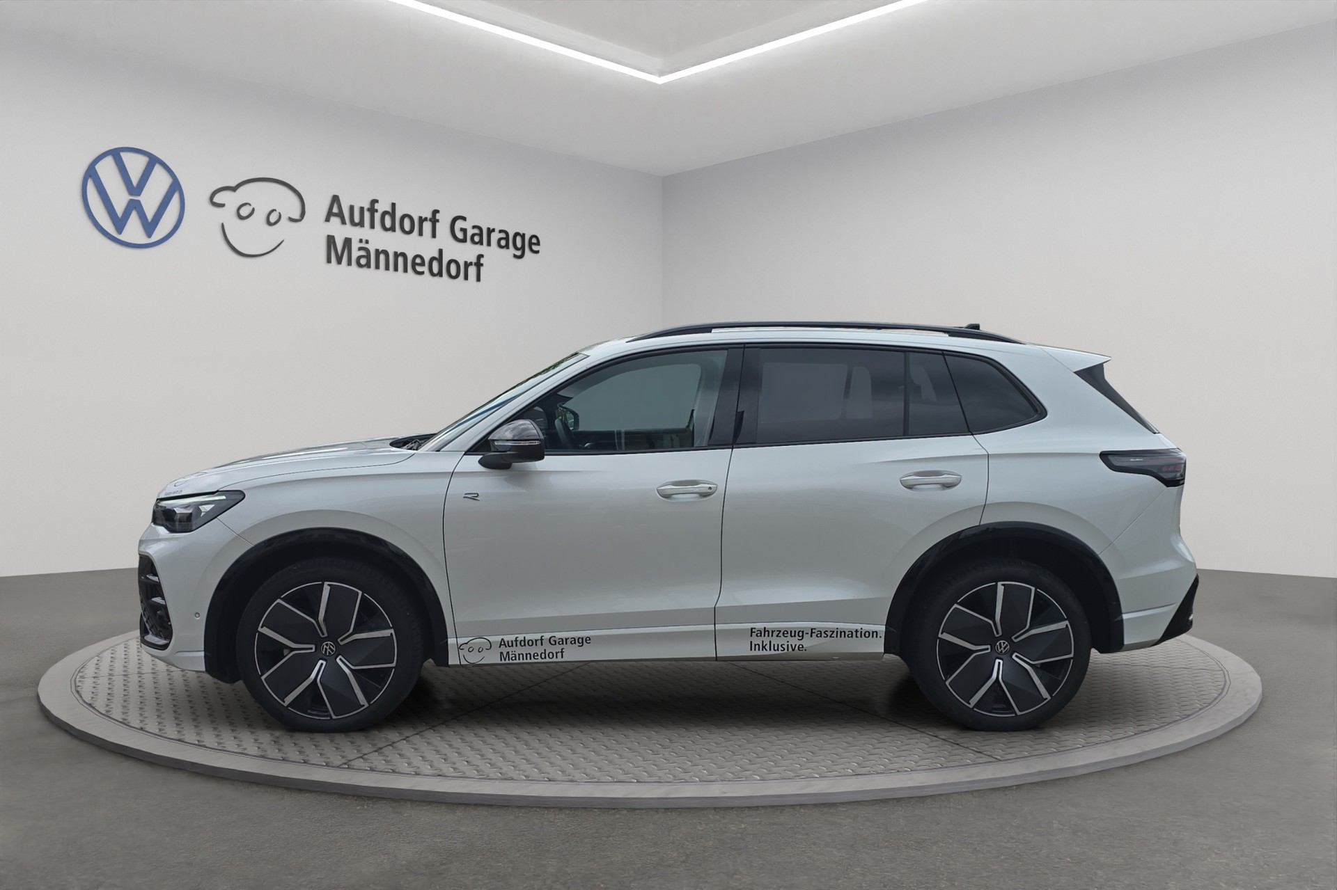 VW Tiguan 2.0 TSI DSG R-Line 4Motion-image-2