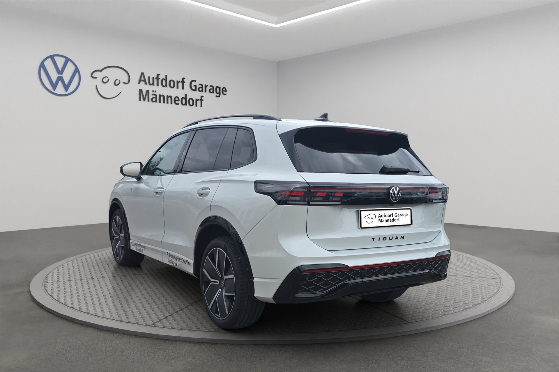 VW Tiguan 2.0 TSI DSG R-Line 4Motion-image-3