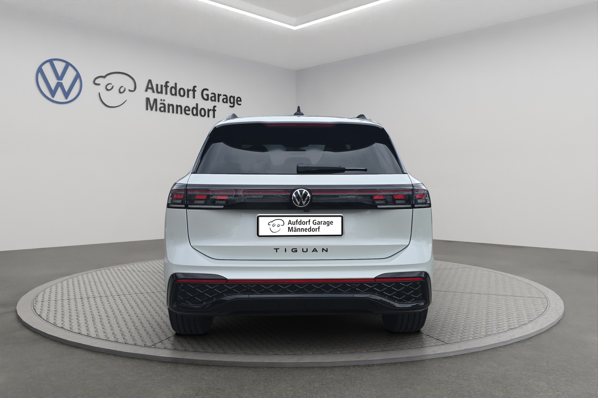 VW Tiguan 2.0 TSI DSG R-Line 4Motion-image-4