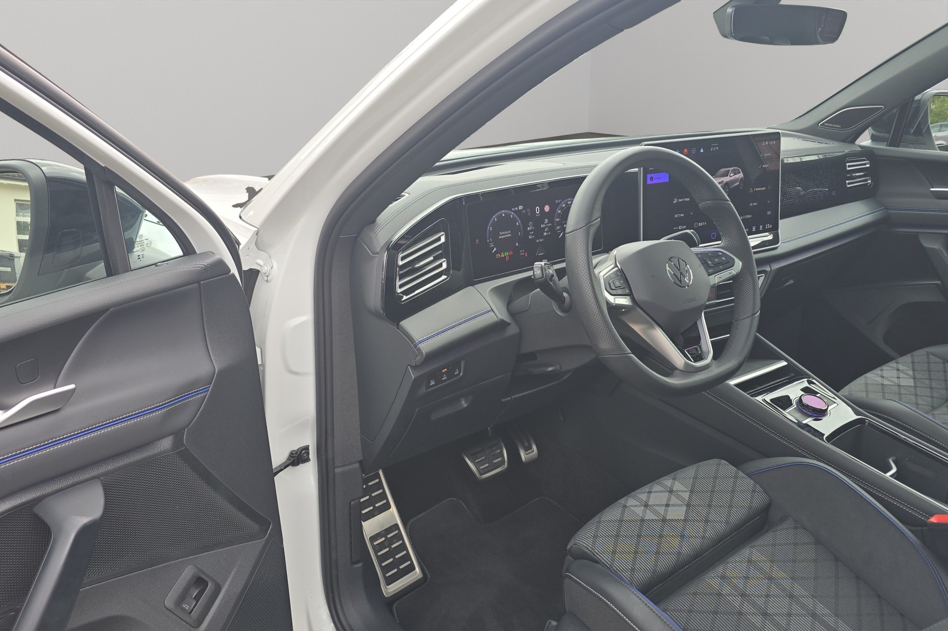 VW Tiguan 2.0 TSI DSG R-Line 4Motion-image-15