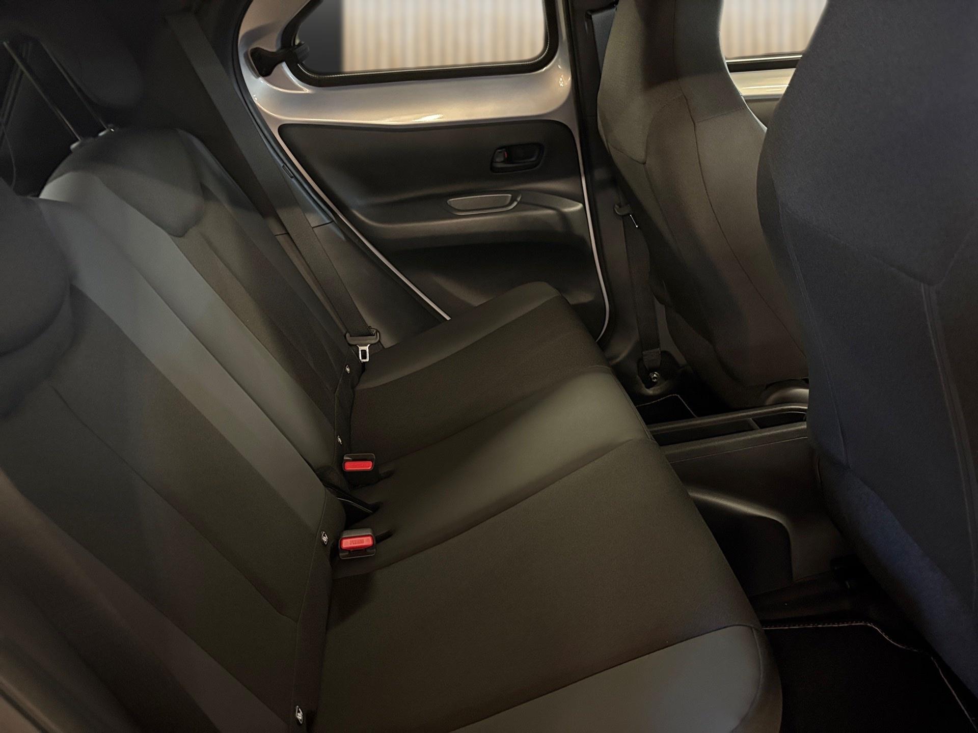 TOYOTA Aygo X 1.5 VVT-i HSD Style-image-13