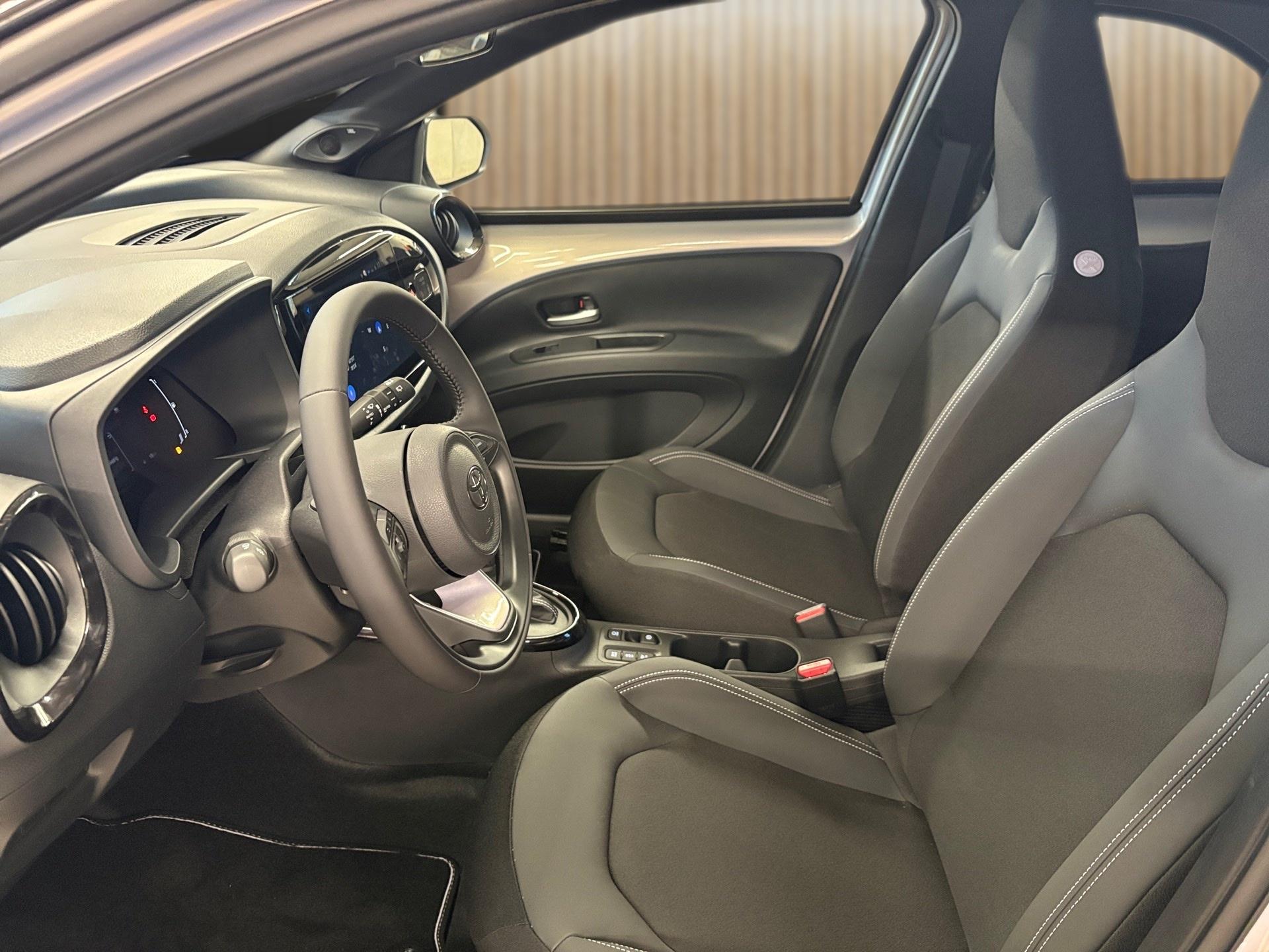 TOYOTA Aygo X 1.5 VVT-i HSD Style-image-10