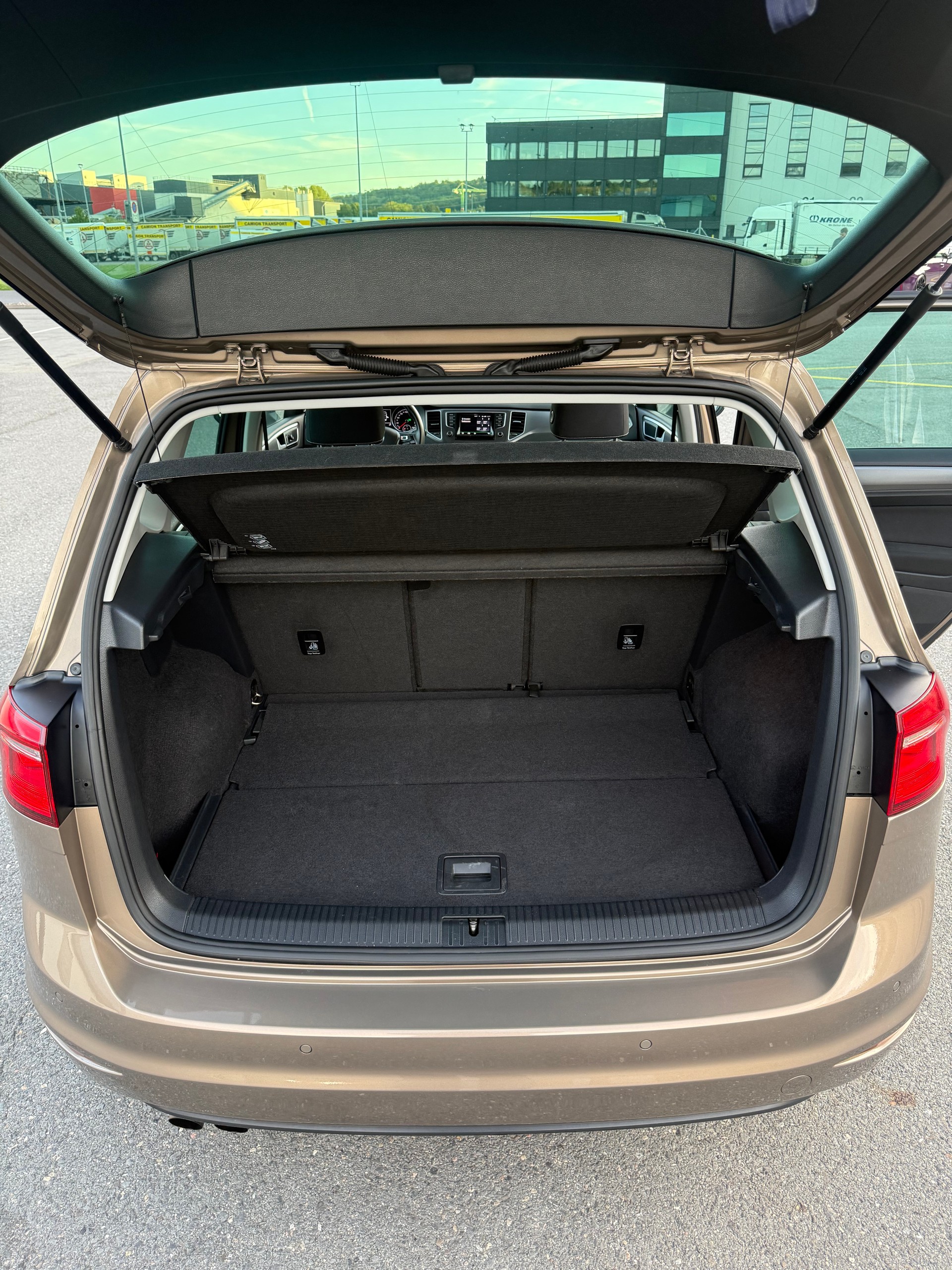 VW Golf Sportsvan 1.4 TSI Lounge DSG-image-11