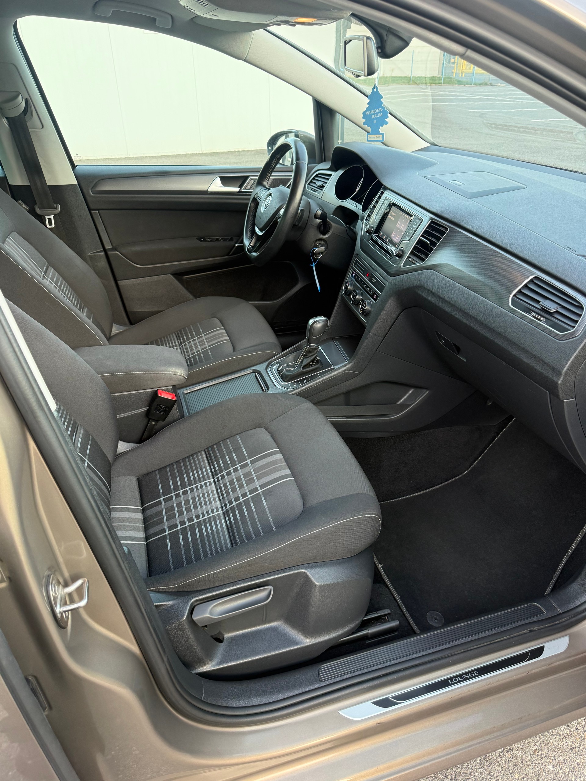 VW Golf Sportsvan 1.4 TSI Lounge DSG-image-5