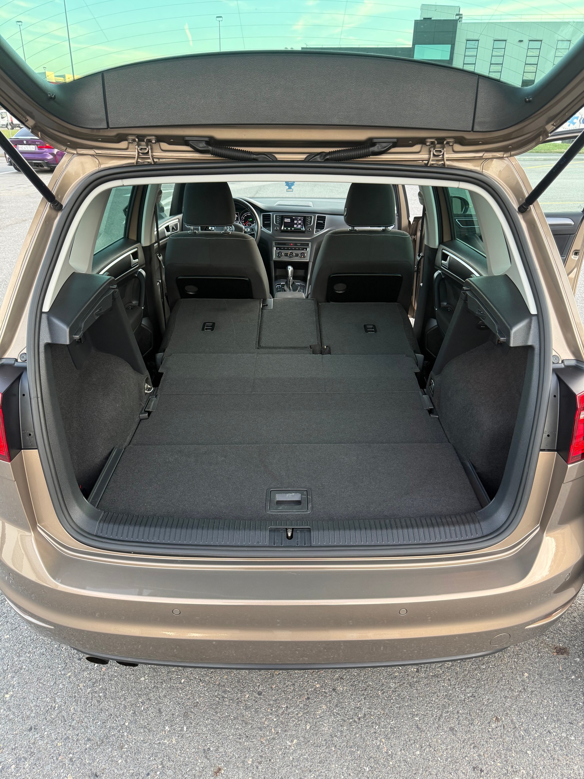 VW Golf Sportsvan 1.4 TSI Lounge DSG-image-12