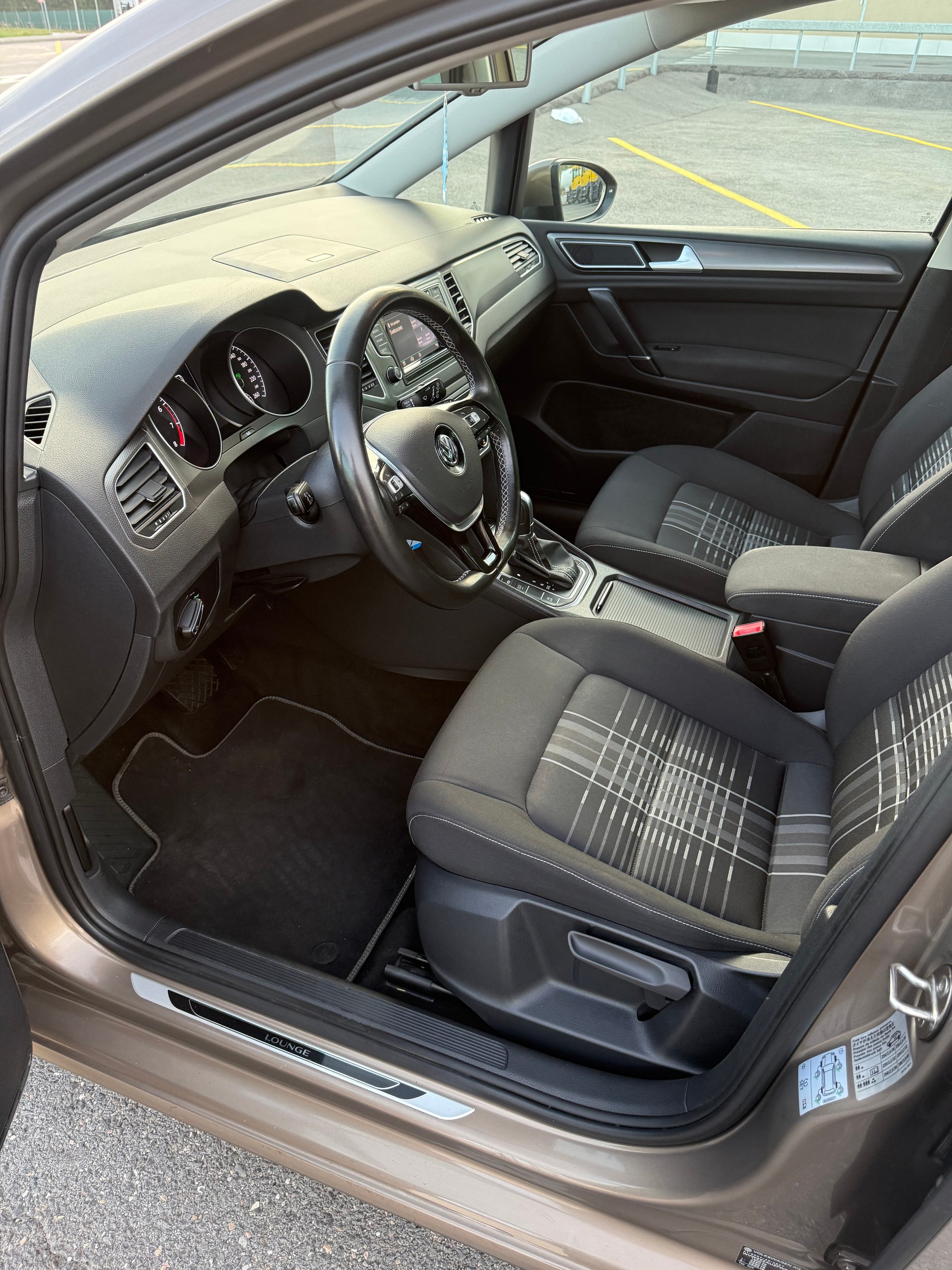 VW Golf Sportsvan 1.4 TSI Lounge DSG-image-4