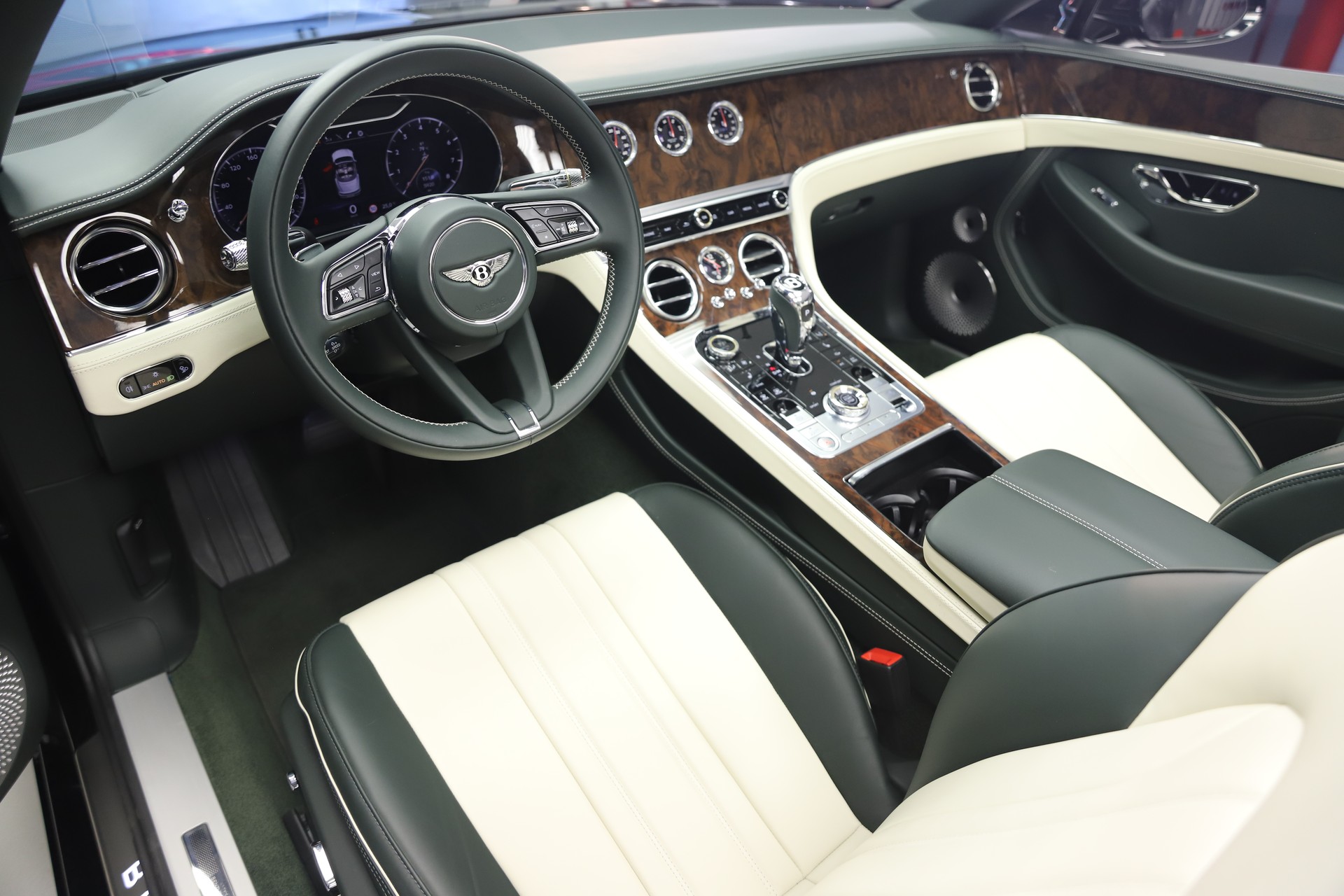 BENTLEY Continental GTC 4.0 V8-image-10