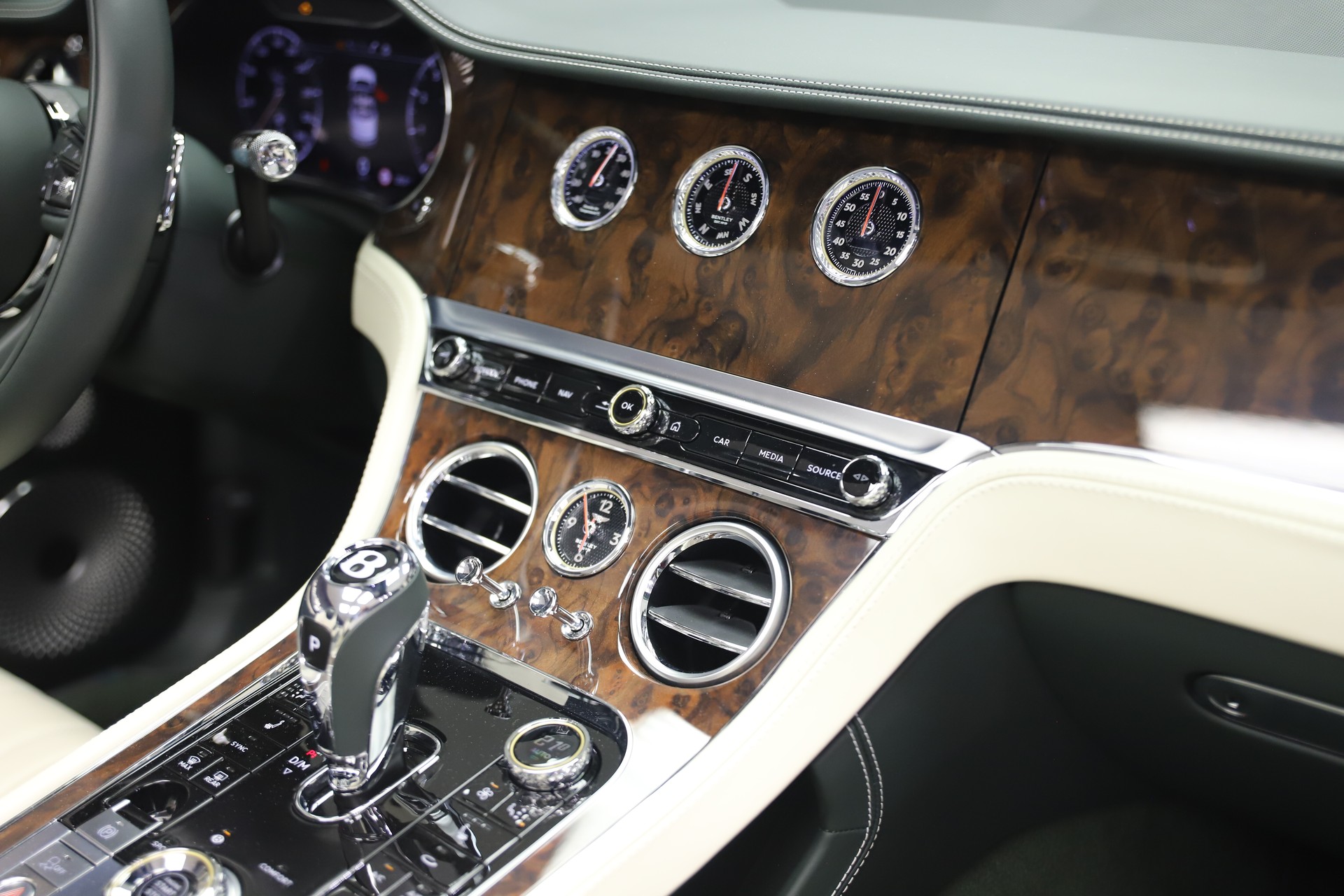 BENTLEY Continental GTC 4.0 V8-image-13
