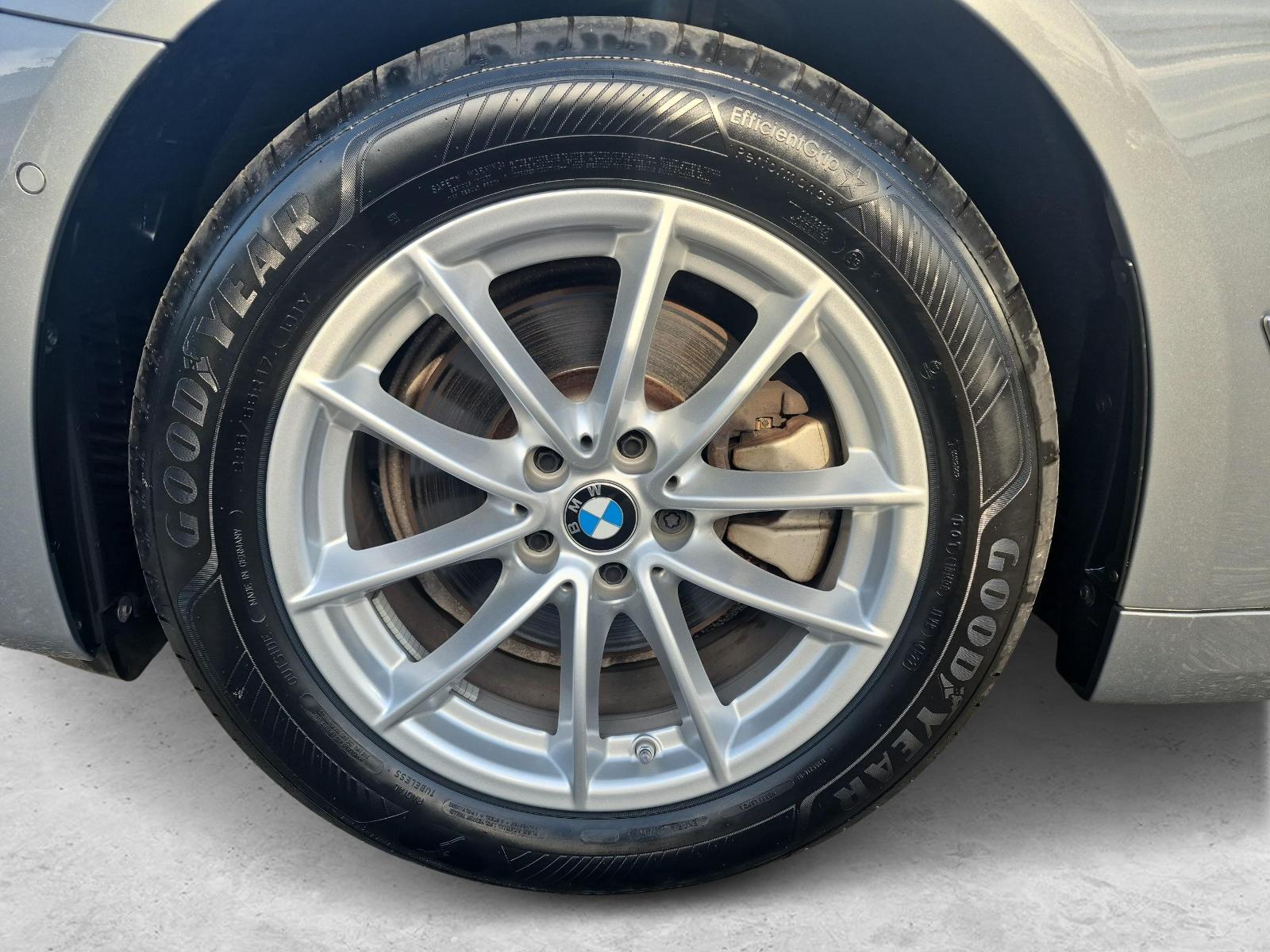 BMW 520d xDrive Touring-image-18