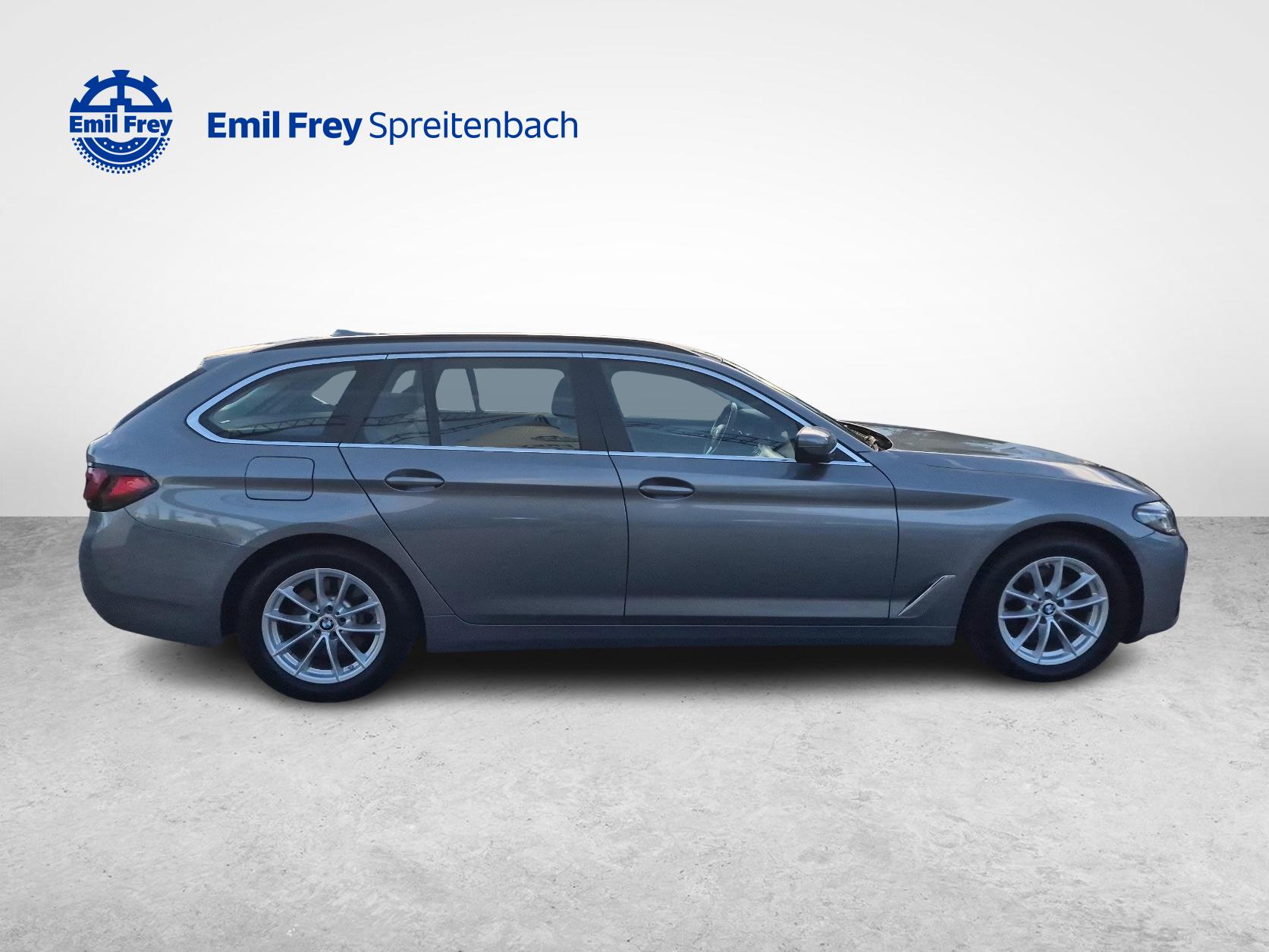 BMW 520d xDrive Touring-image-5