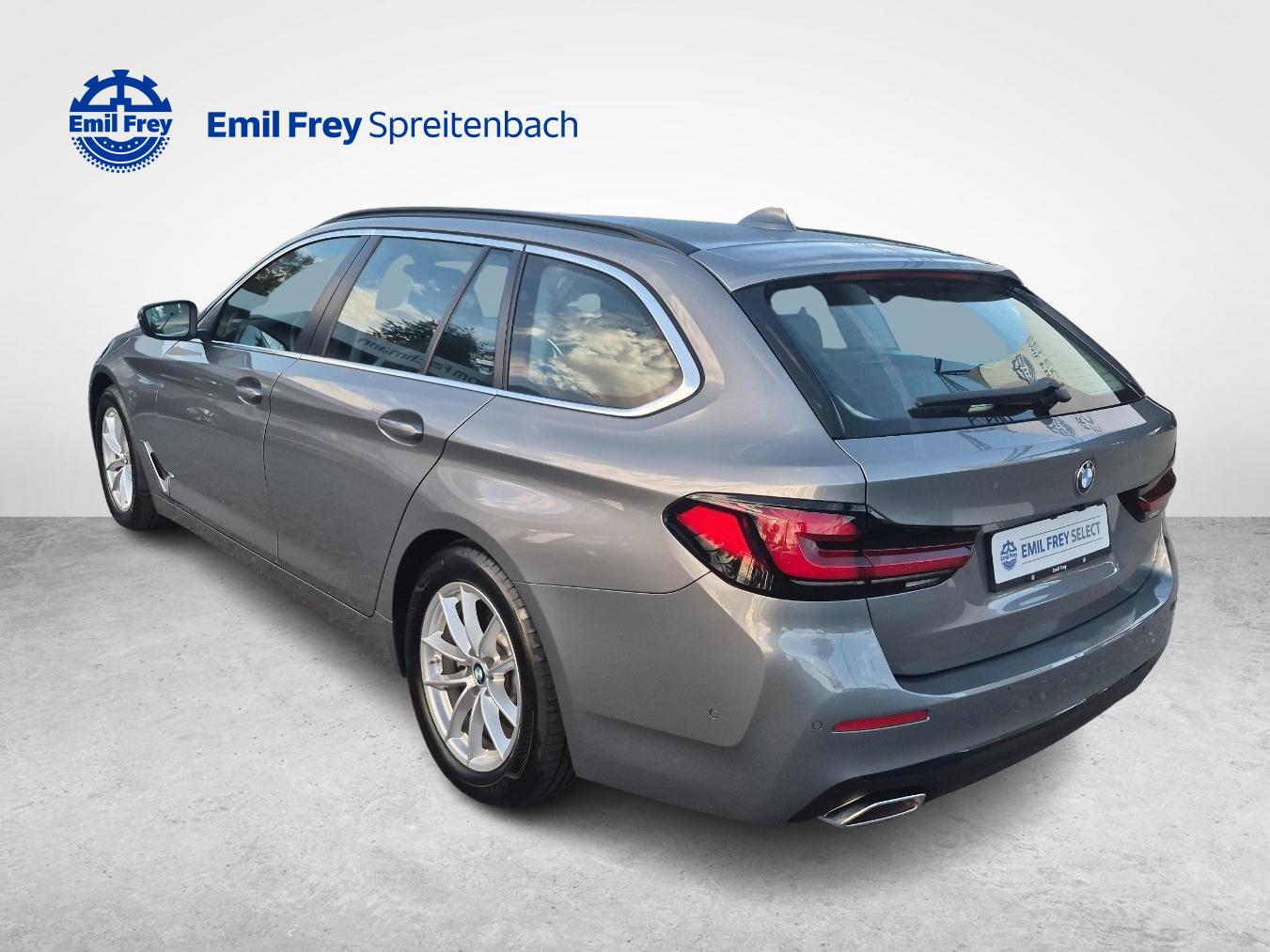 BMW 520d xDrive Touring-image-2