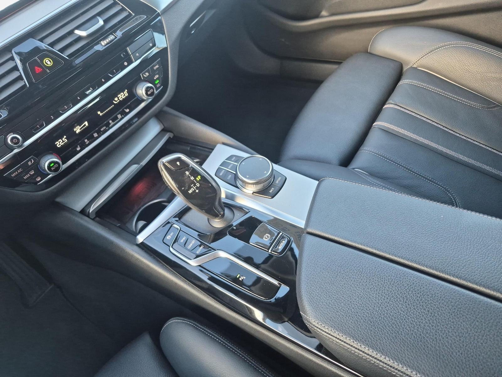 BMW 520d xDrive Touring-image-15