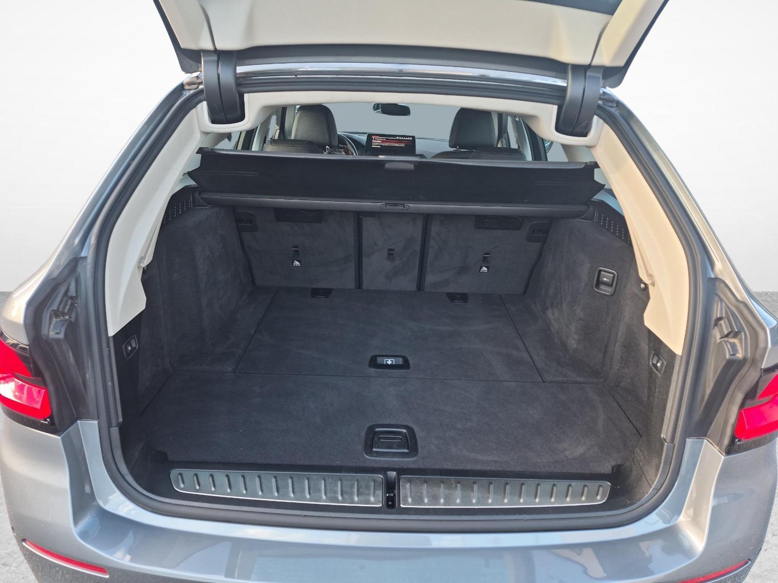 BMW 520d xDrive Touring-image-11
